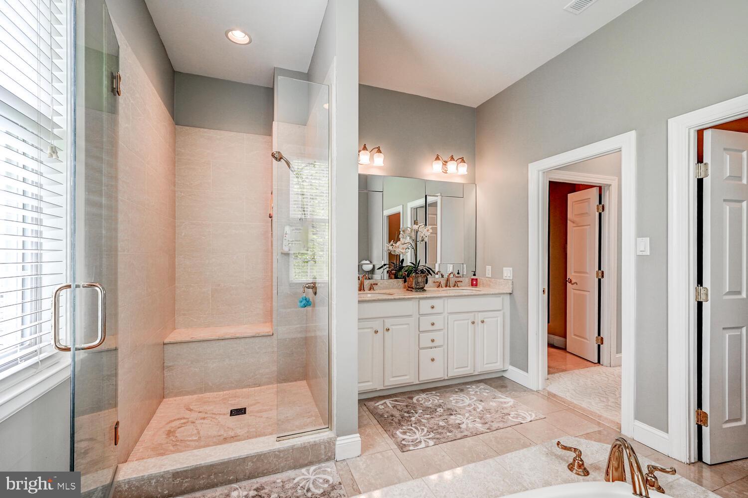 MAYFAIR - Residential