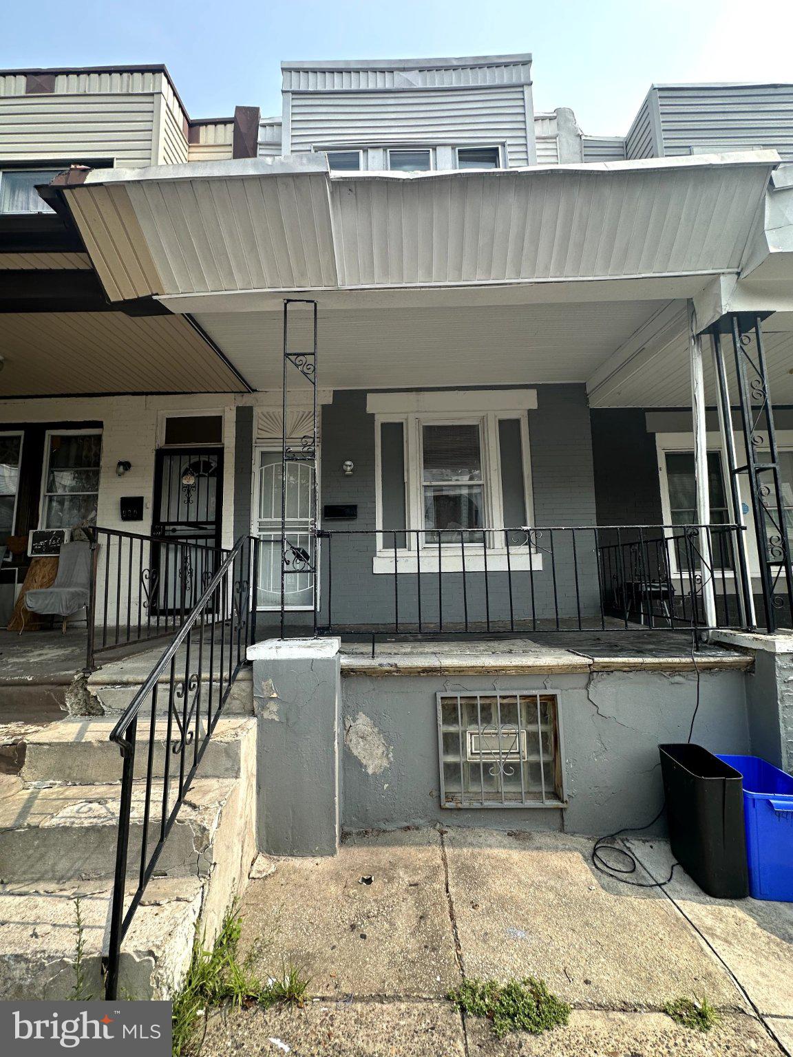 941 E SCHILLER STREET