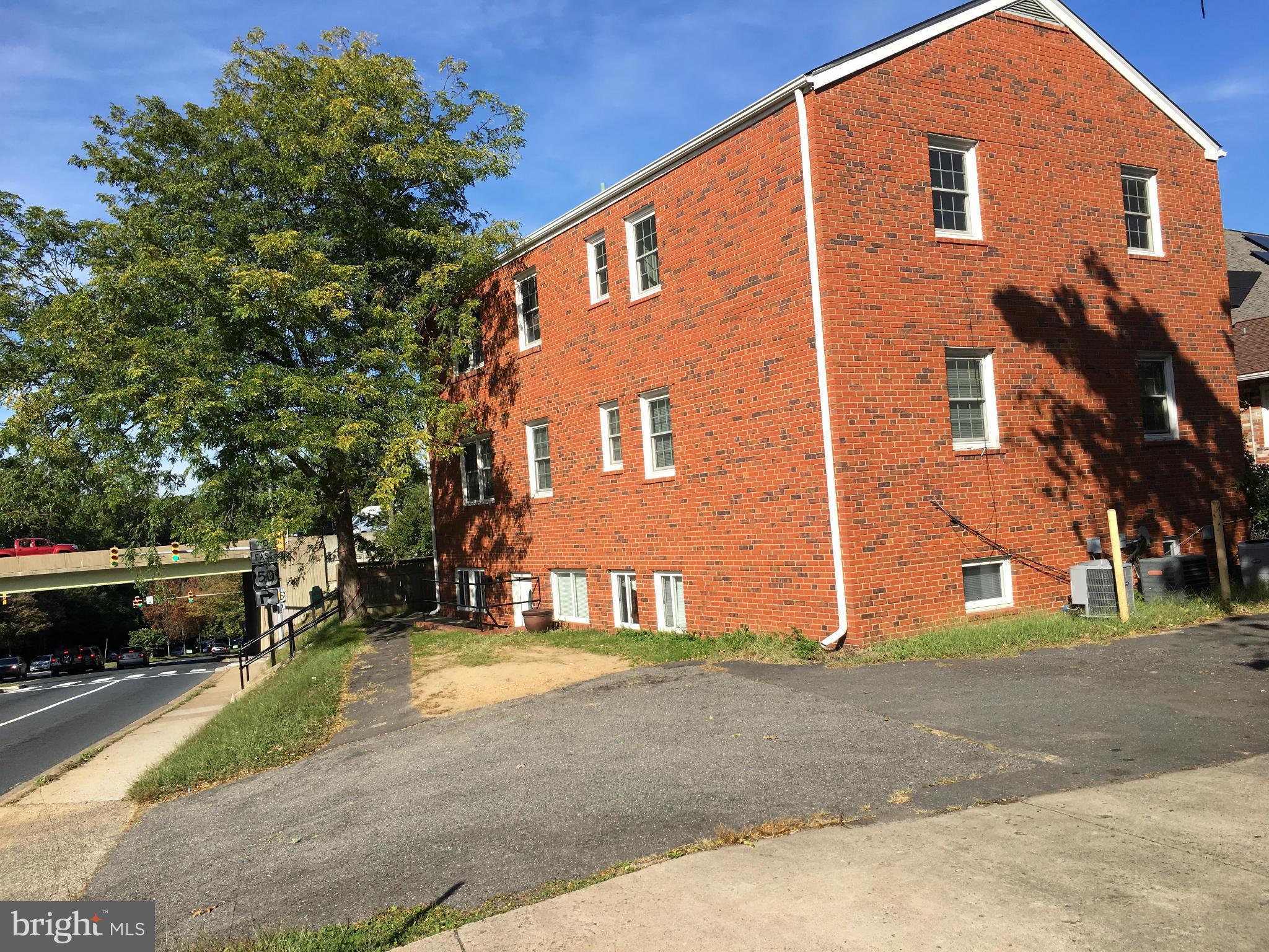 GLENCARLYN - Residential Lease