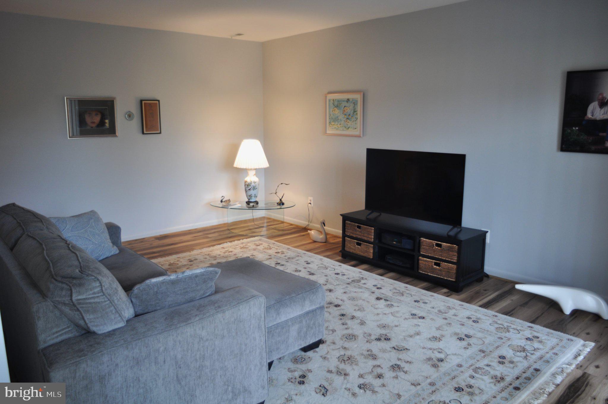 2 BALLINDINE COURT 202