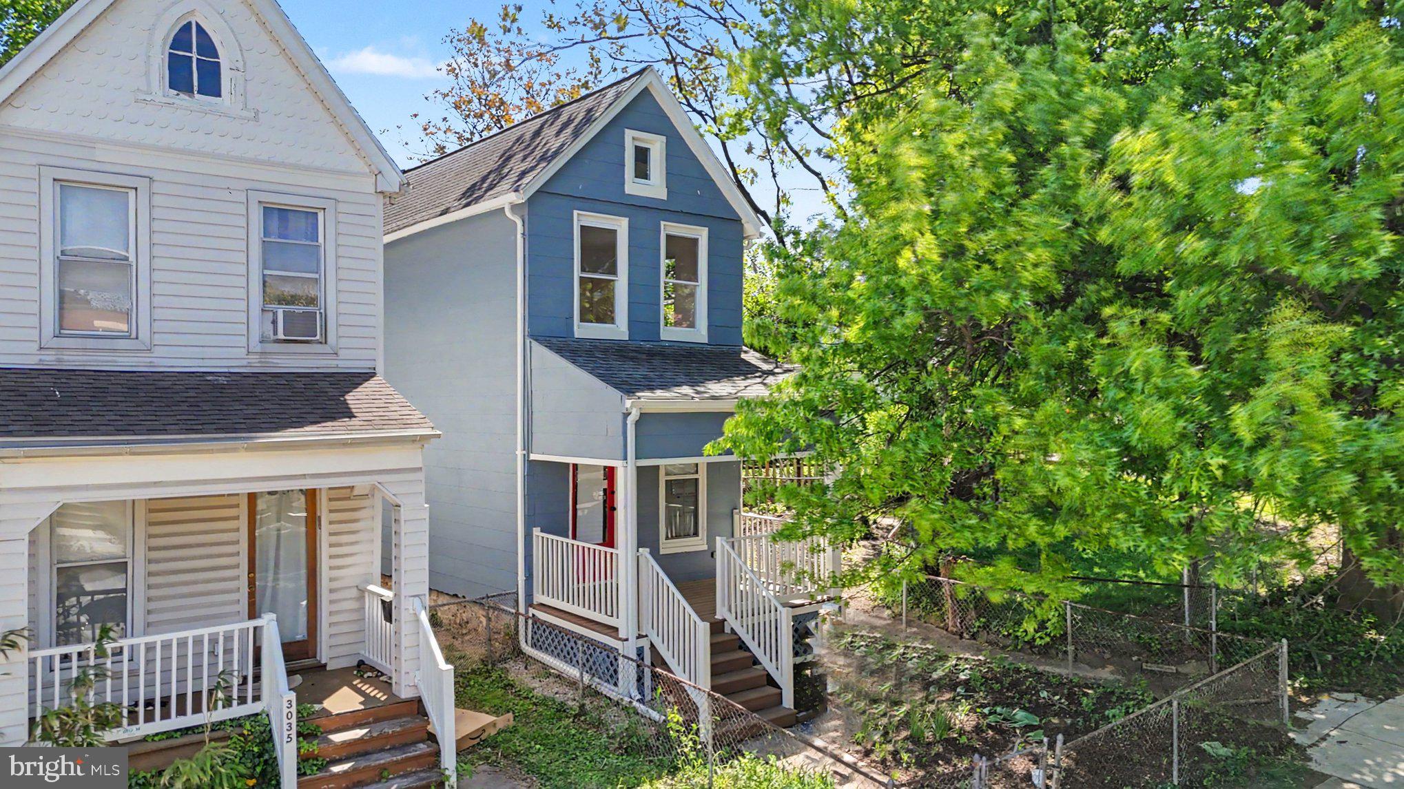 3033 BARCLAY STREET