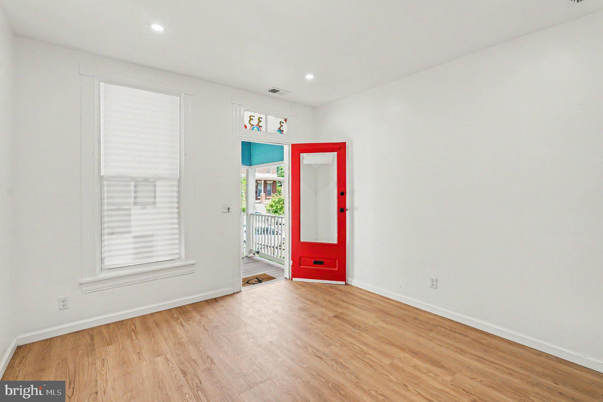 3033 BARCLAY STREET