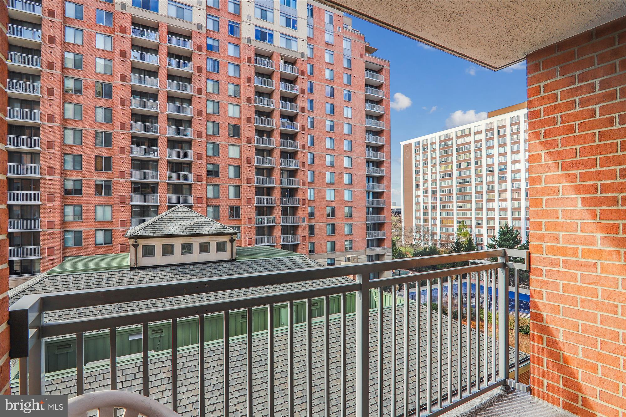GALLERY AT WHITE FLINT - Residential