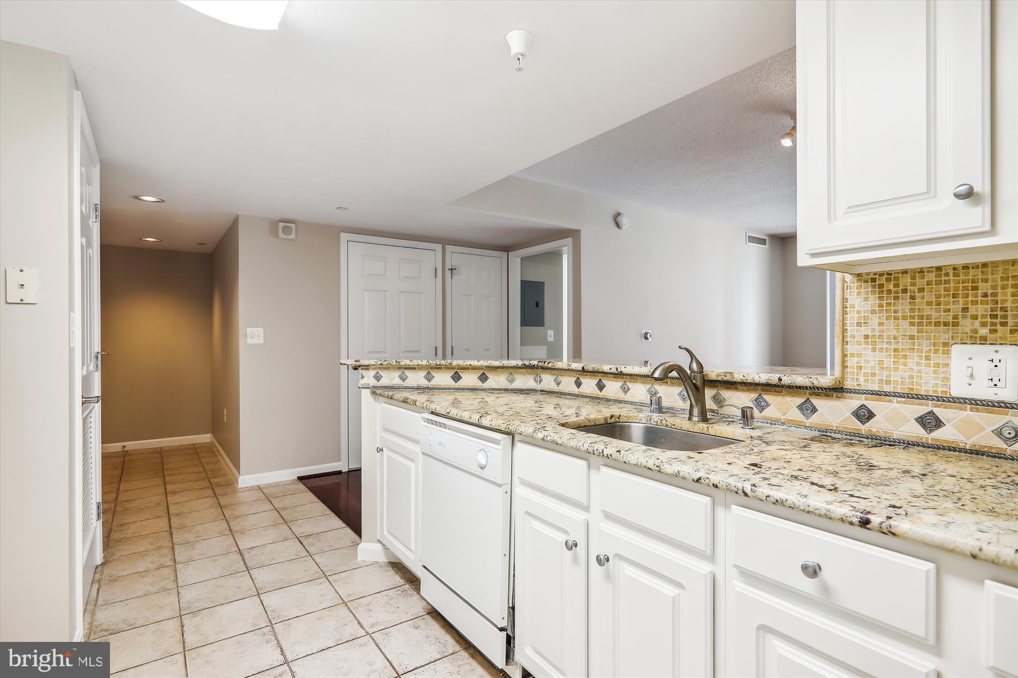 GALLERY AT WHITE FLINT - Residential