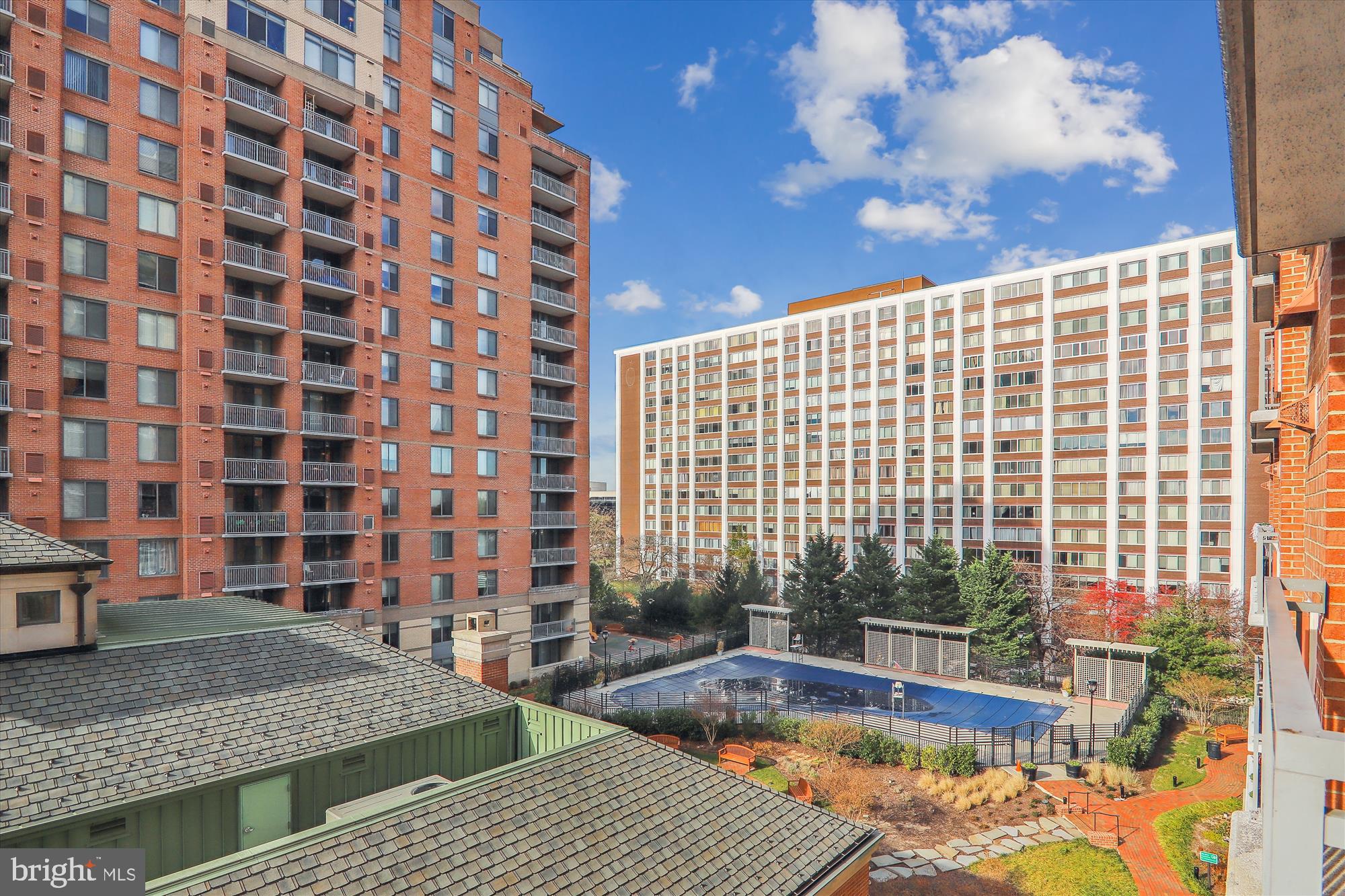 GALLERY AT WHITE FLINT - Residential