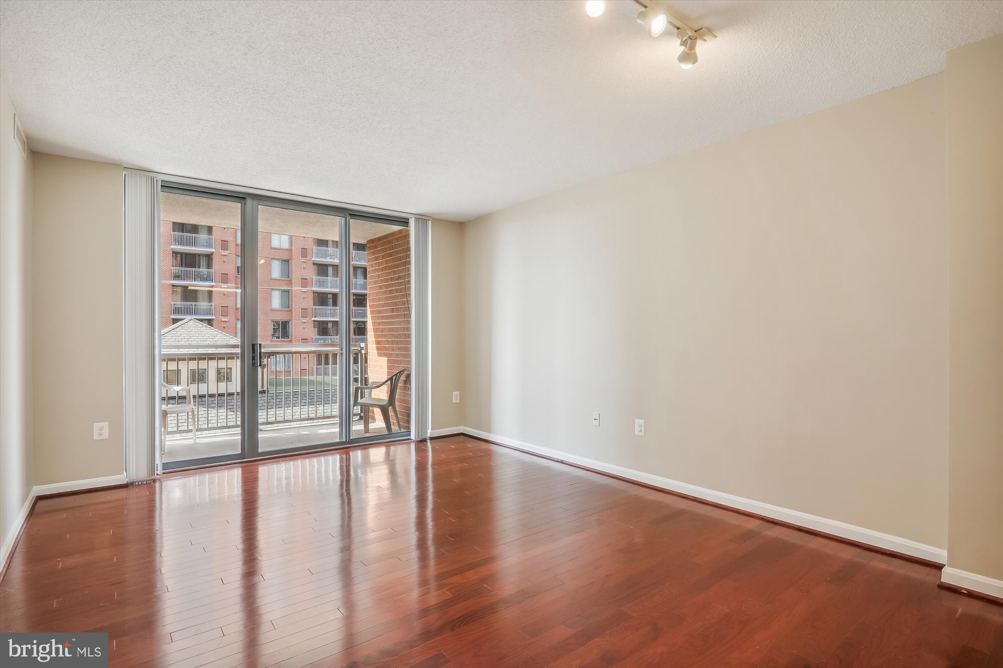 GALLERY AT WHITE FLINT - Residential