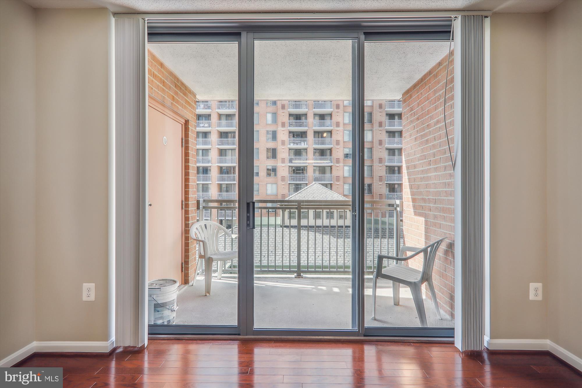 GALLERY AT WHITE FLINT - Residential