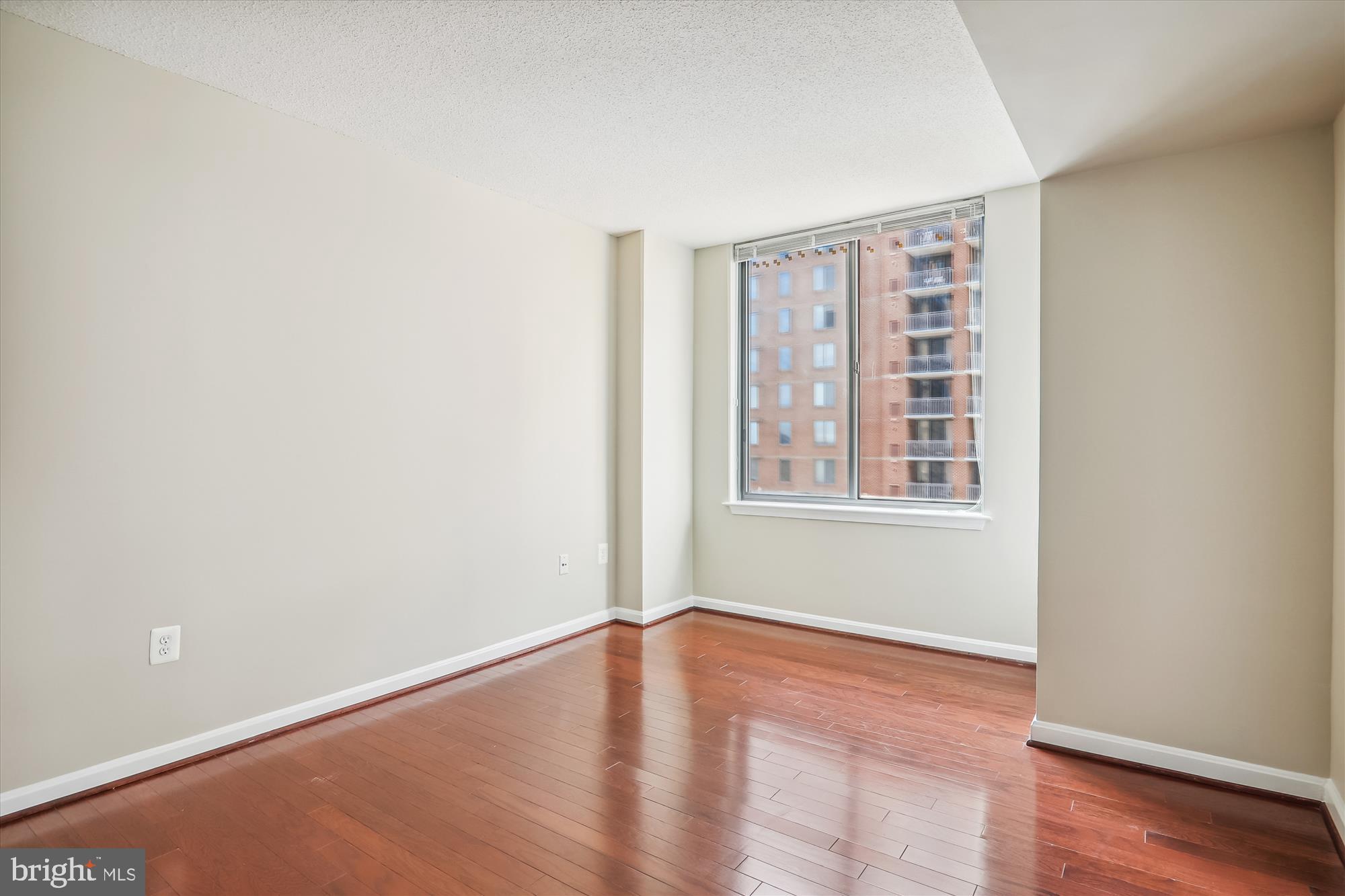 GALLERY AT WHITE FLINT - Residential