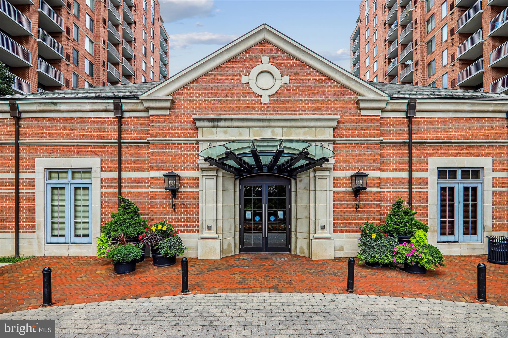 GALLERY AT WHITE FLINT - Residential