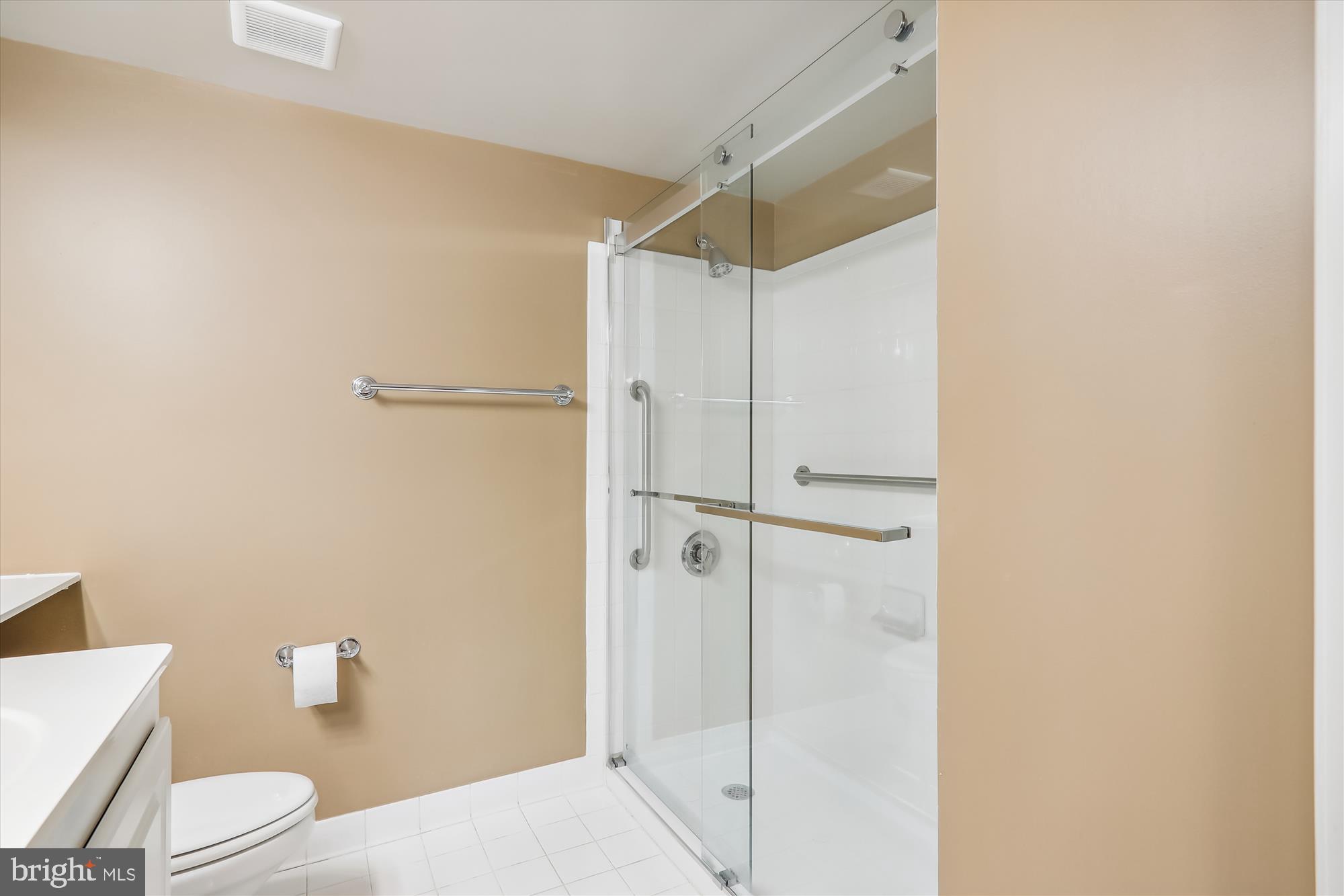 GALLERY AT WHITE FLINT - Residential