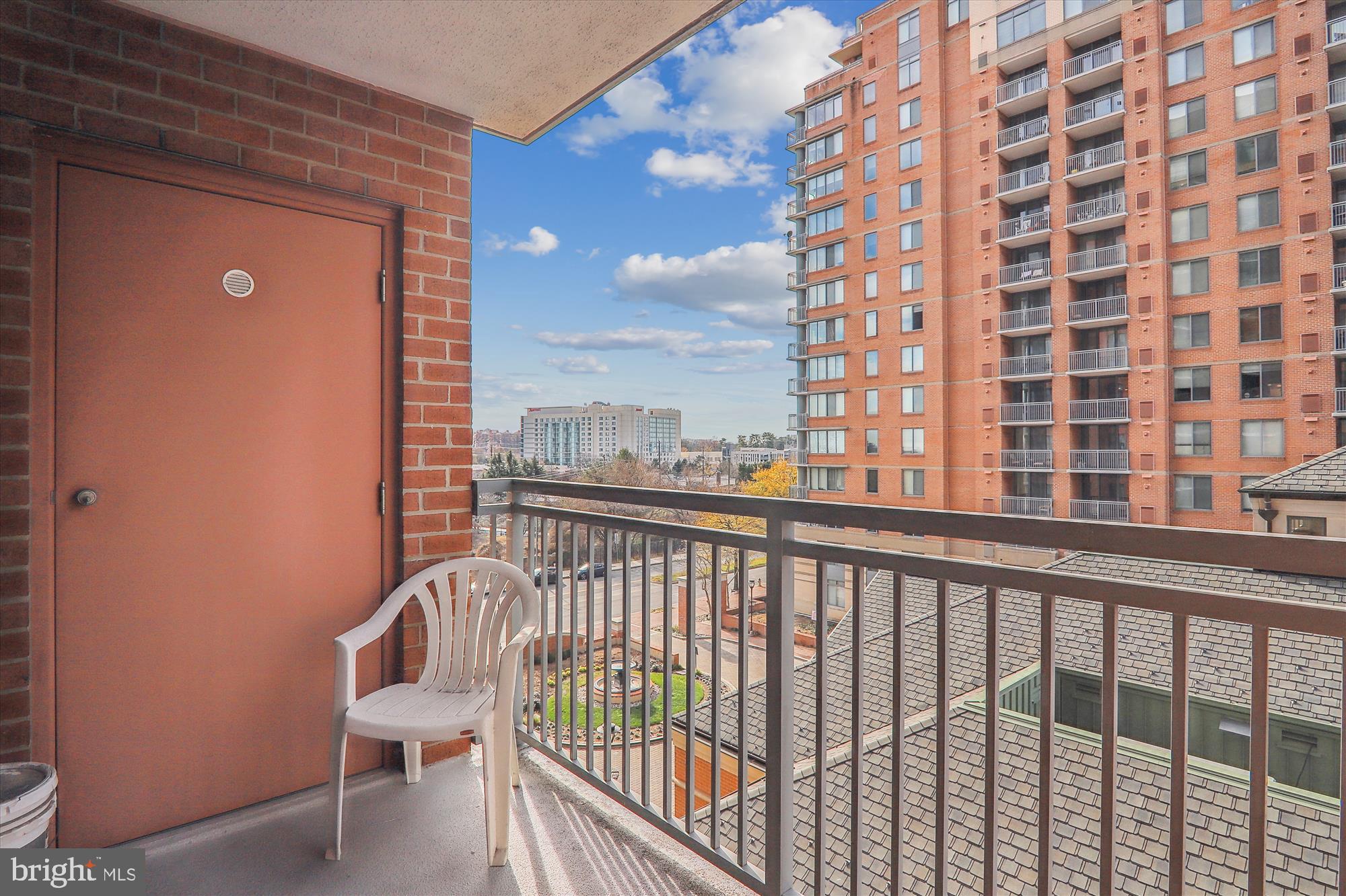 GALLERY AT WHITE FLINT - Residential