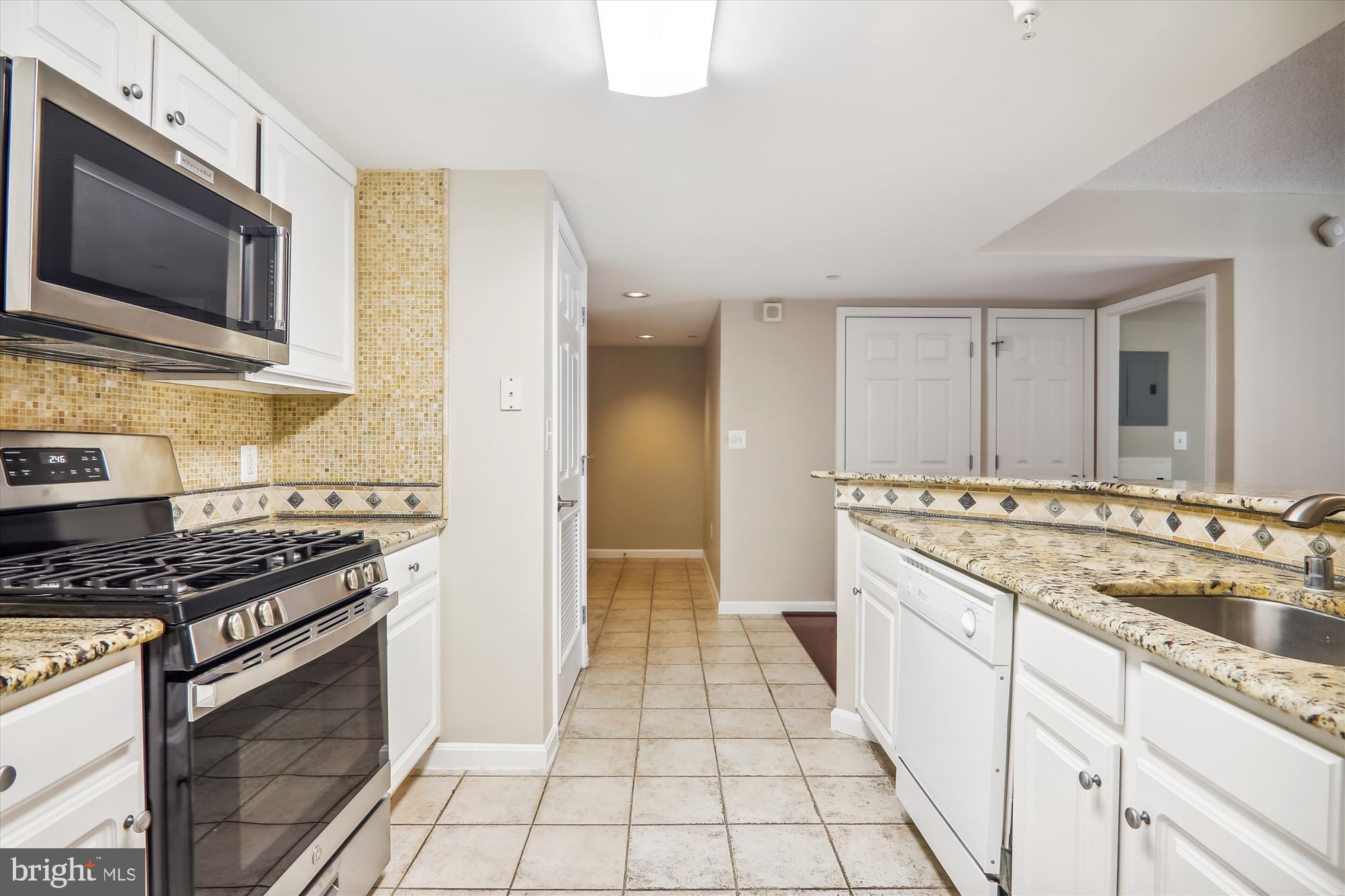 GALLERY AT WHITE FLINT - Residential