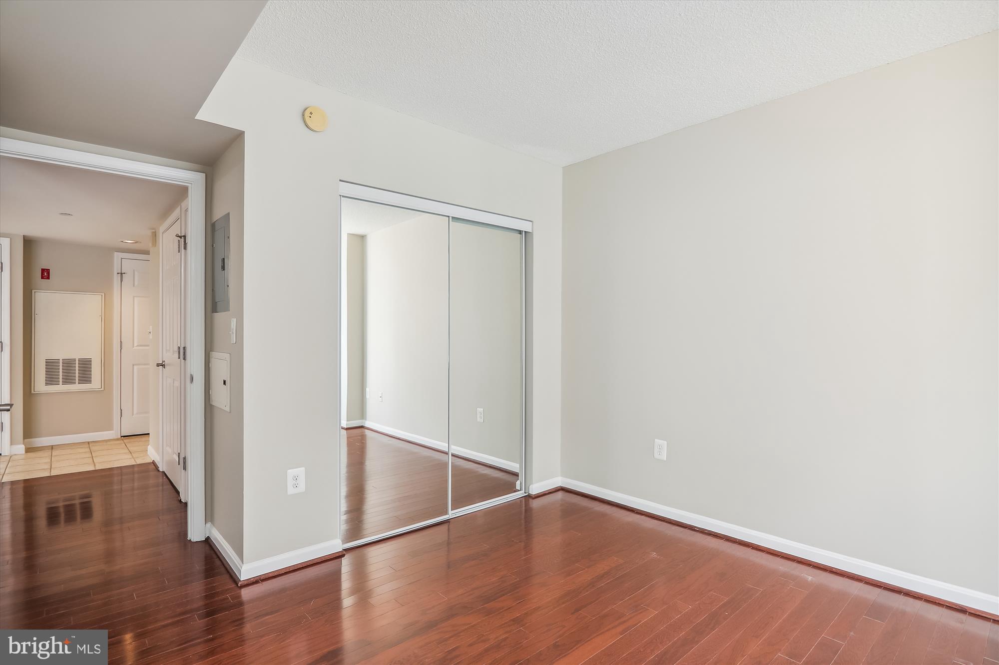 GALLERY AT WHITE FLINT - Residential