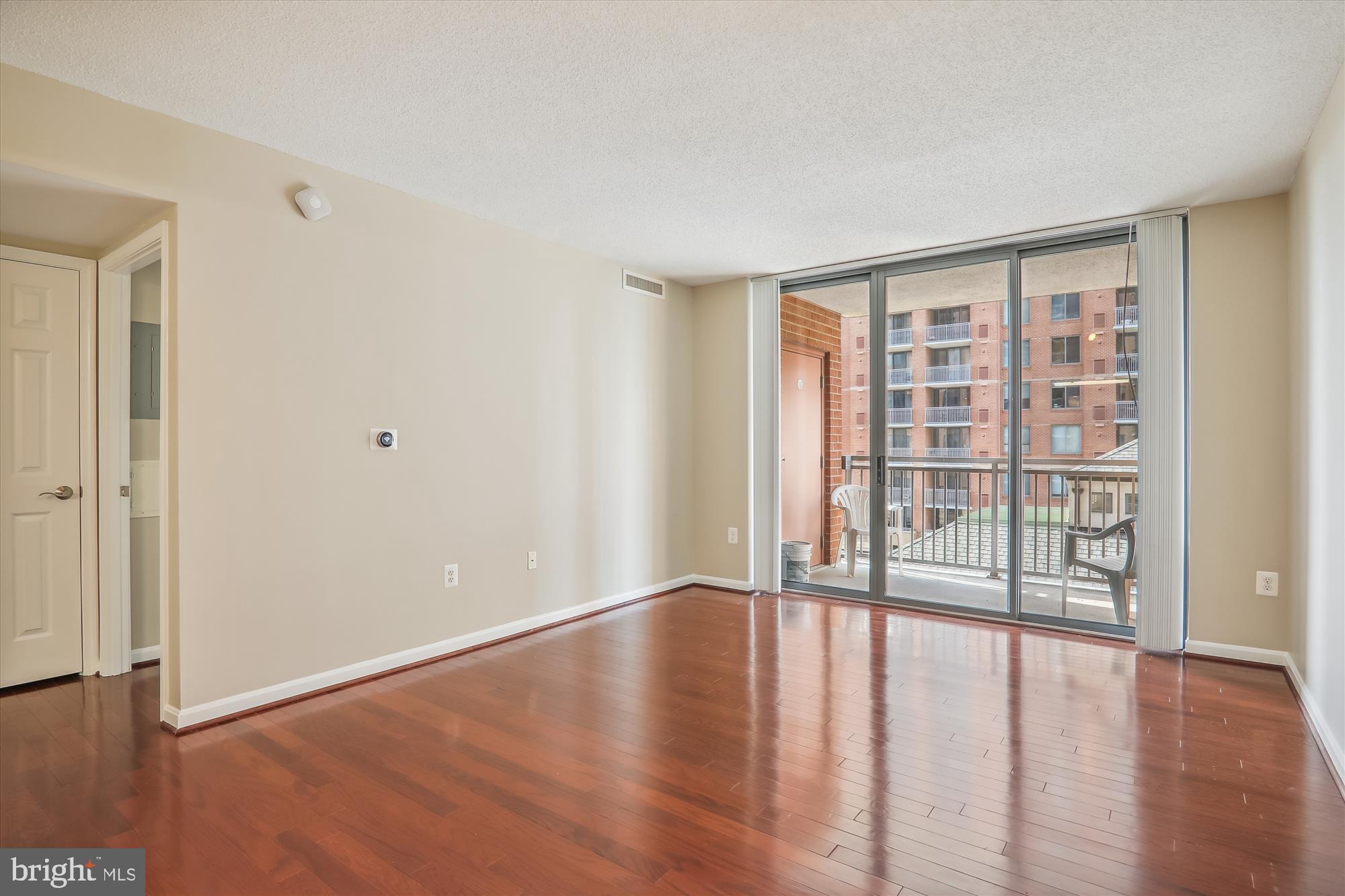 GALLERY AT WHITE FLINT - Residential