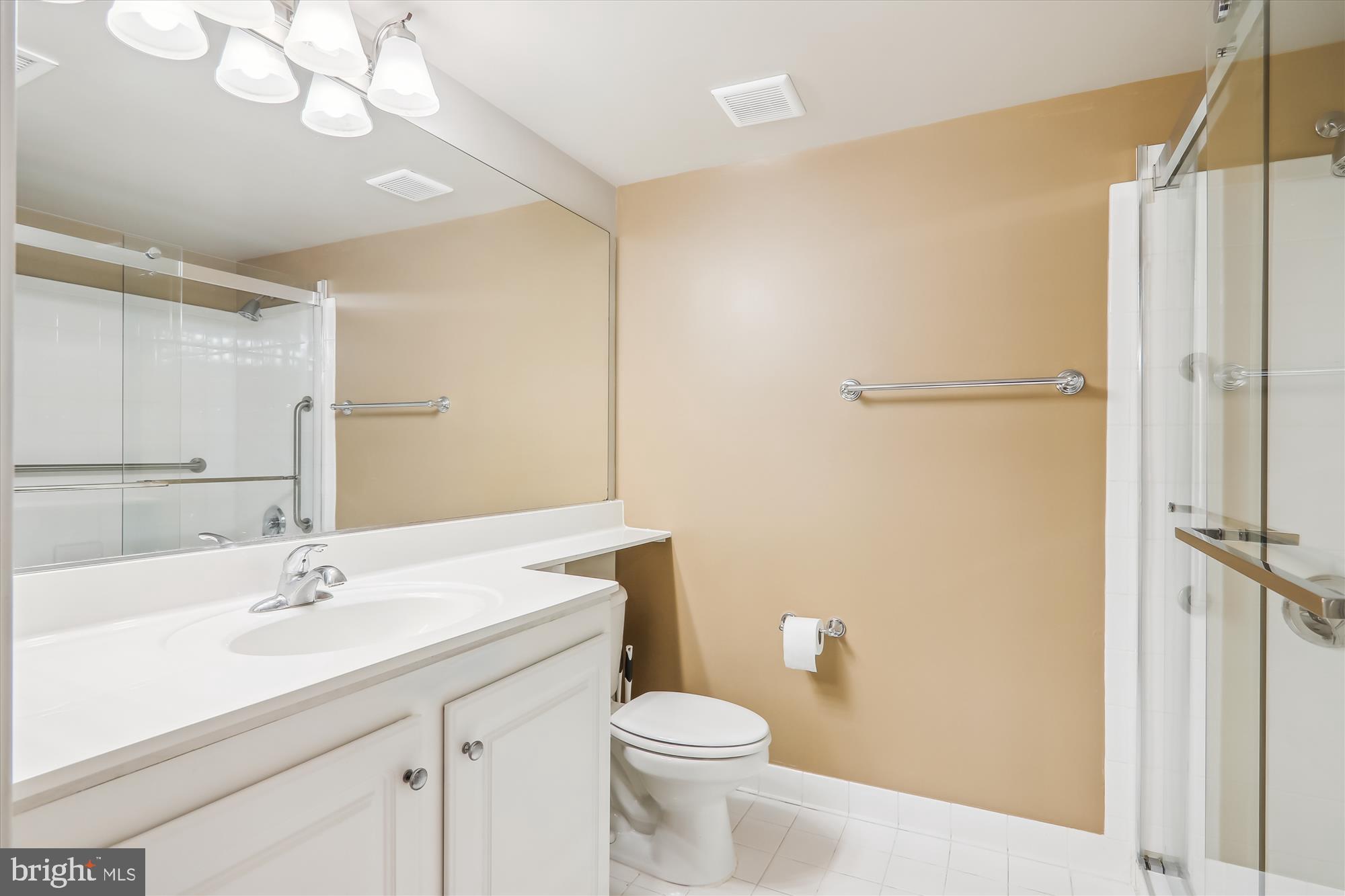 GALLERY AT WHITE FLINT - Residential