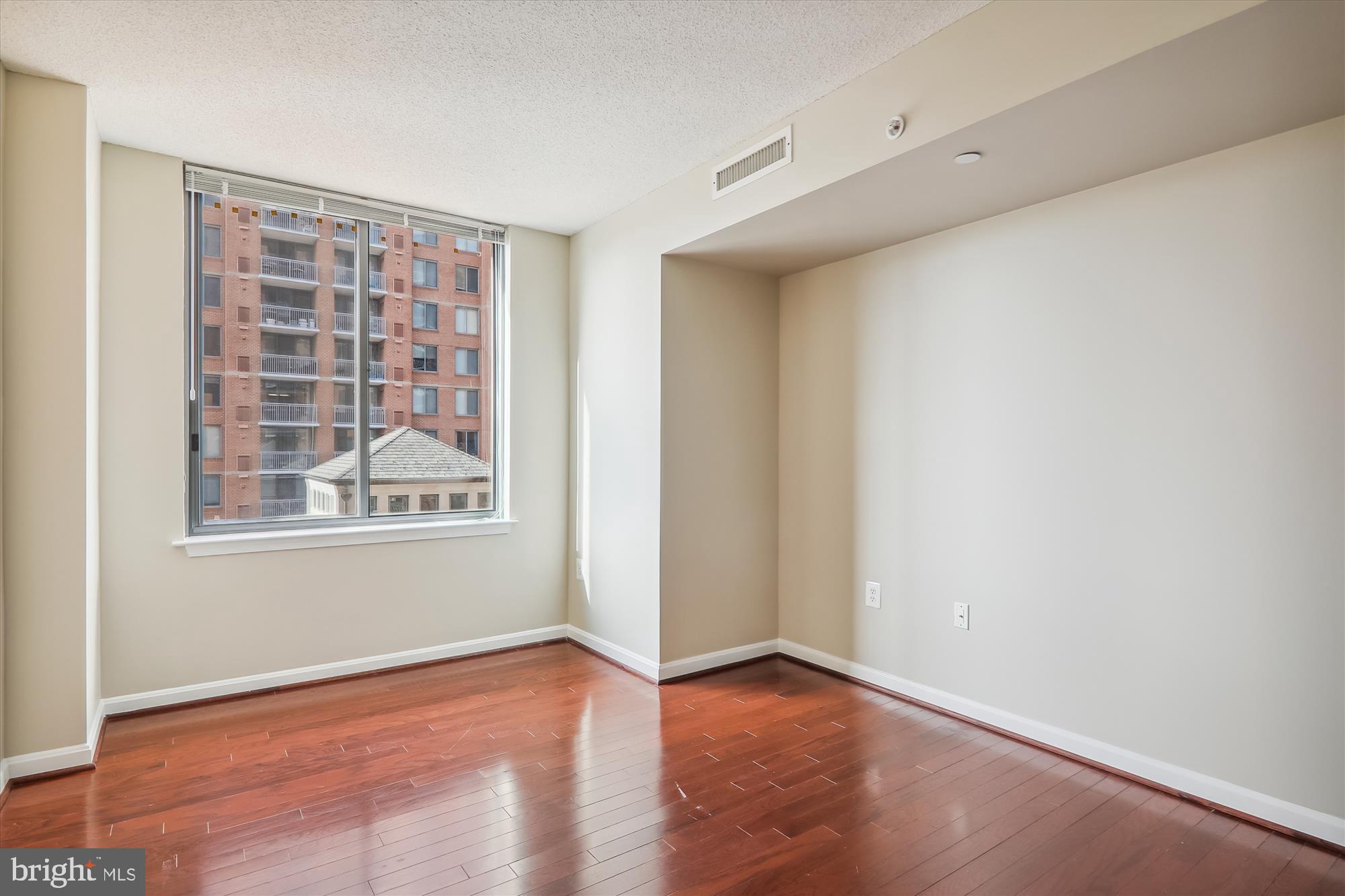 GALLERY AT WHITE FLINT - Residential