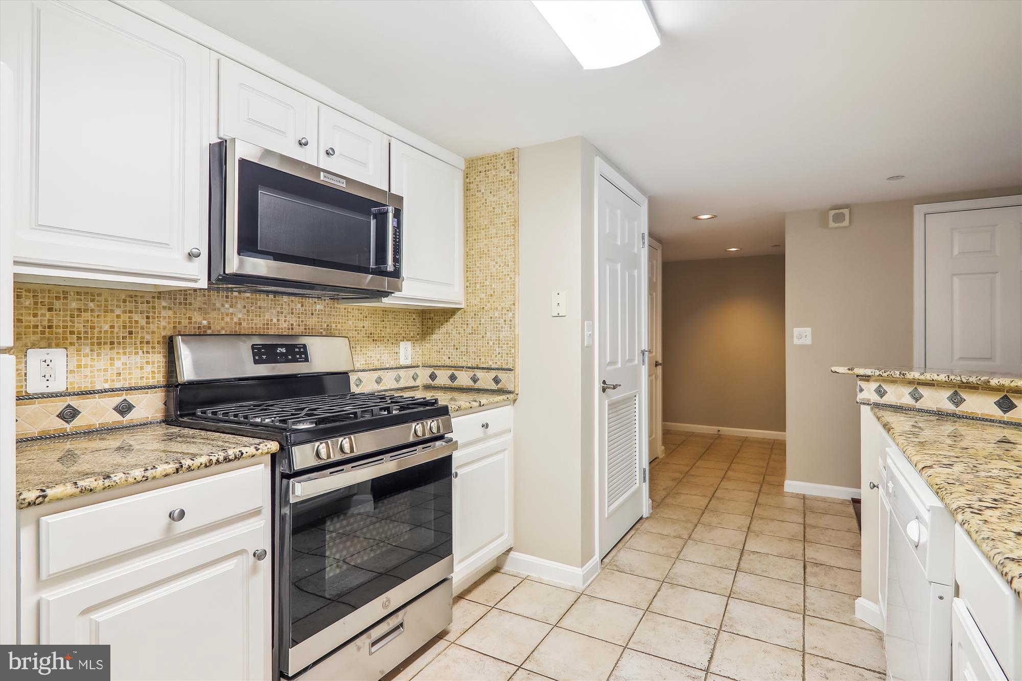 GALLERY AT WHITE FLINT - Residential