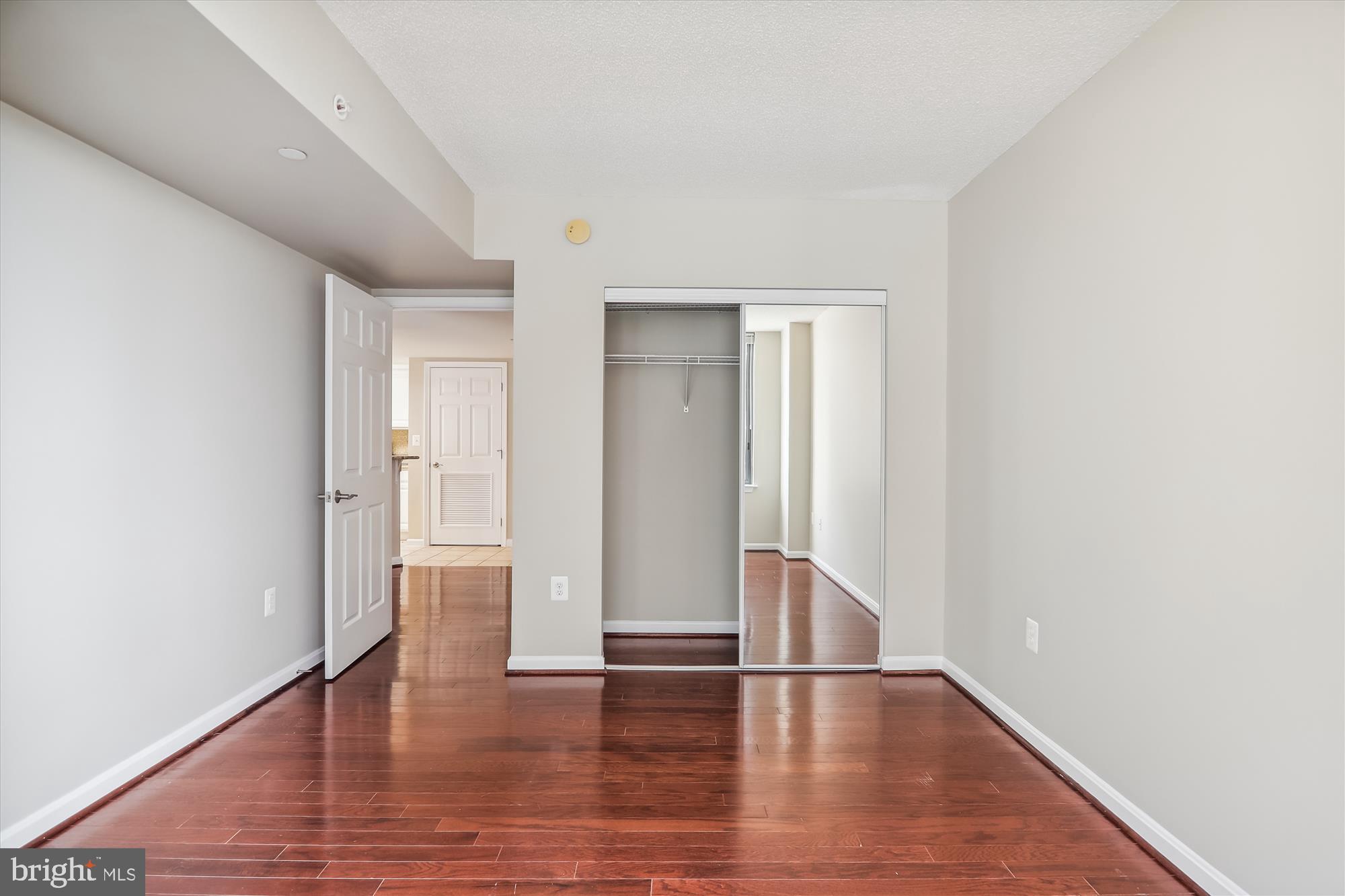 GALLERY AT WHITE FLINT - Residential