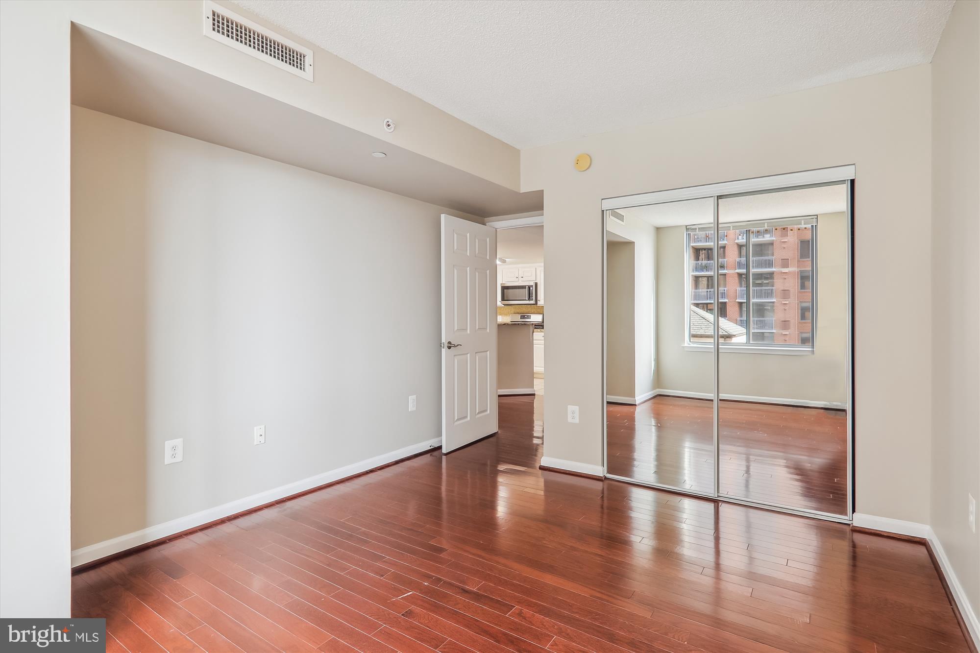 GALLERY AT WHITE FLINT - Residential