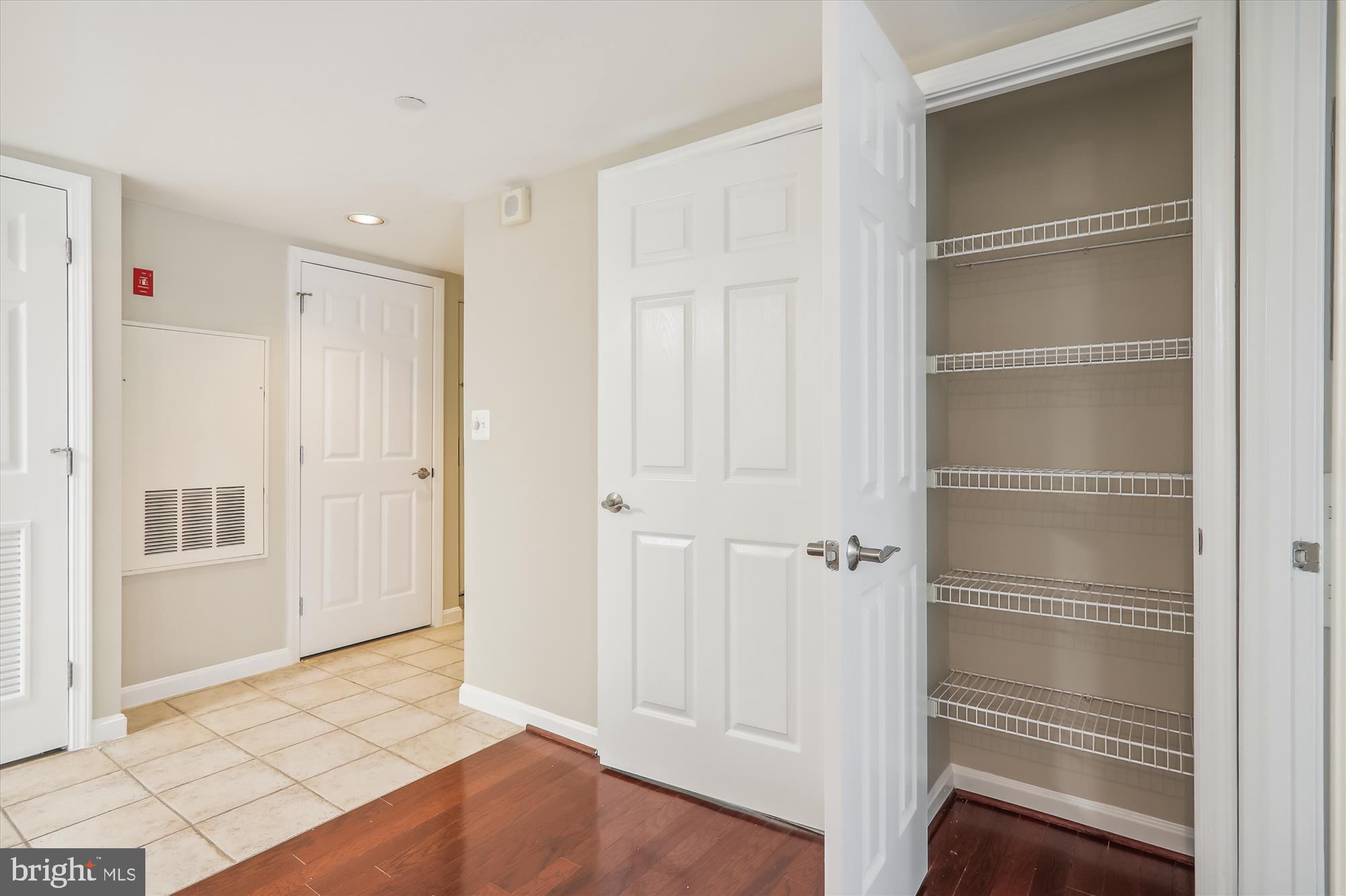 GALLERY AT WHITE FLINT - Residential