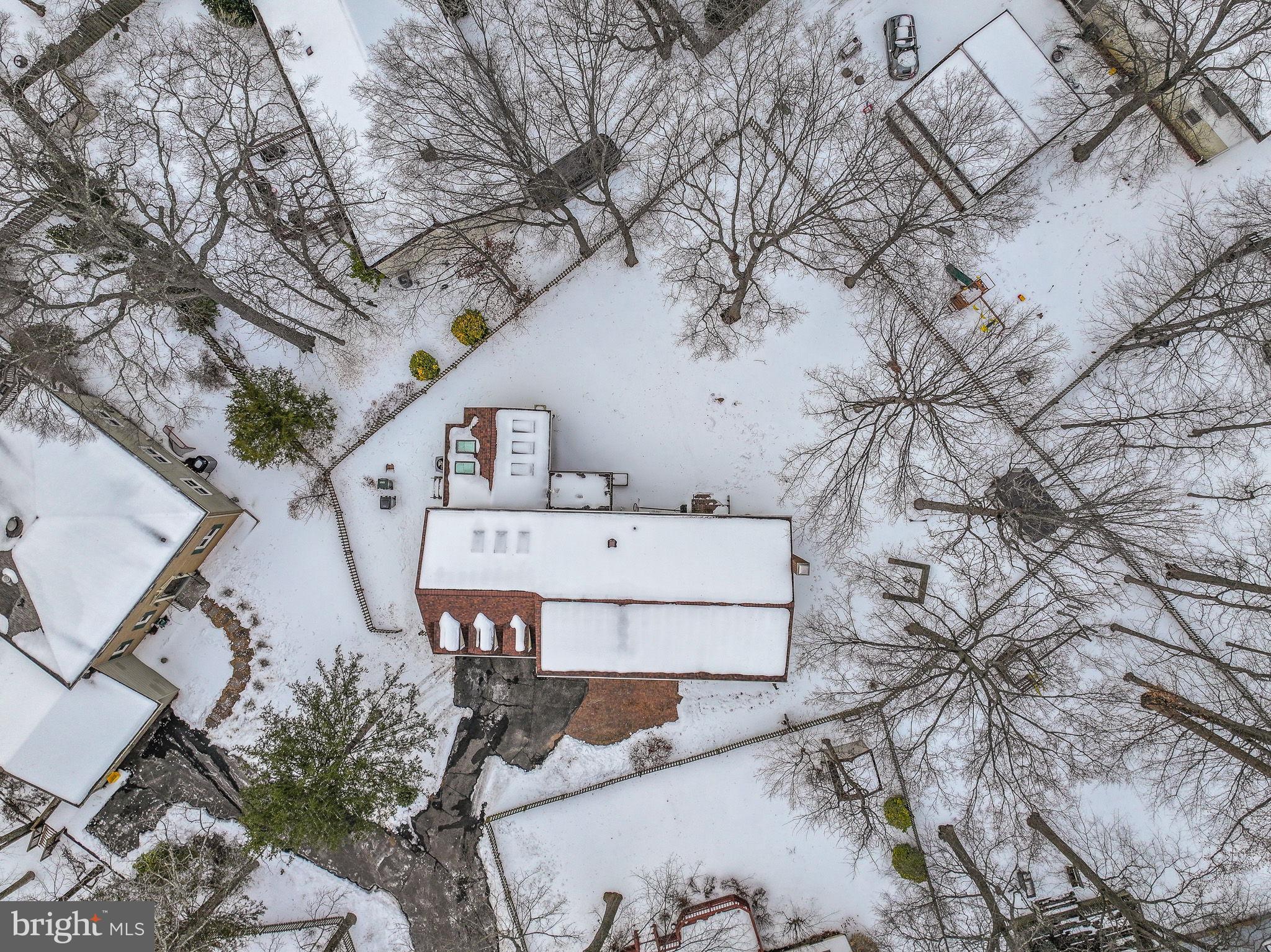 COUNTRY CLUB LAKE - Residential