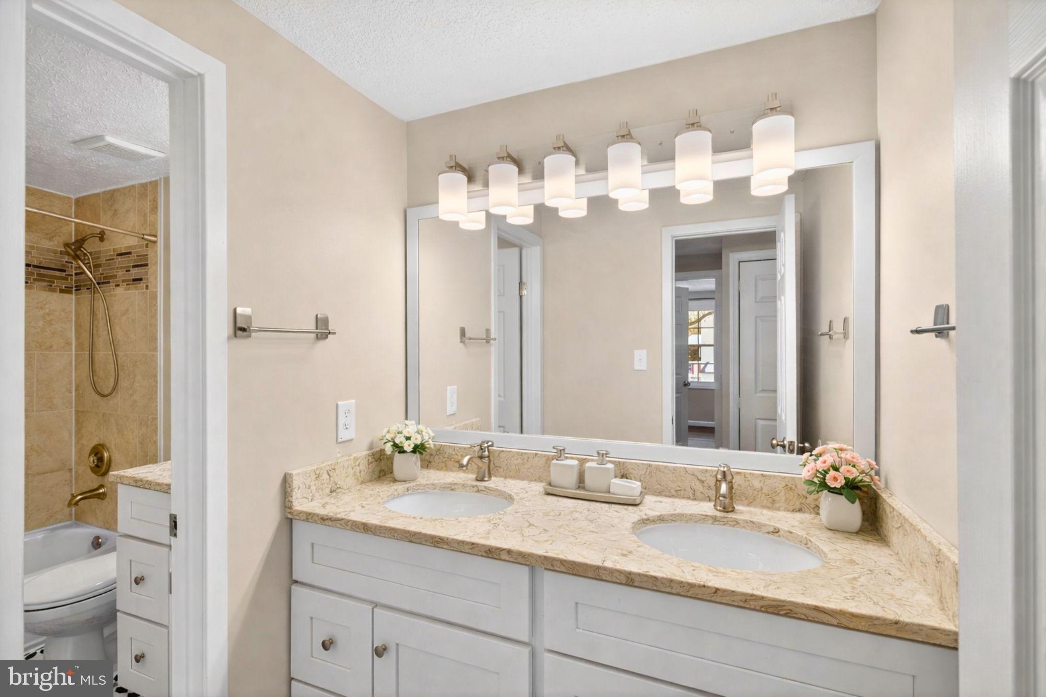 COUNTRY CLUB LAKE - Residential