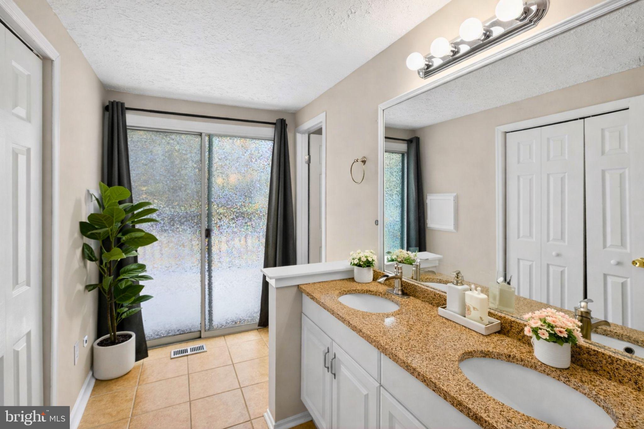 COUNTRY CLUB LAKE - Residential