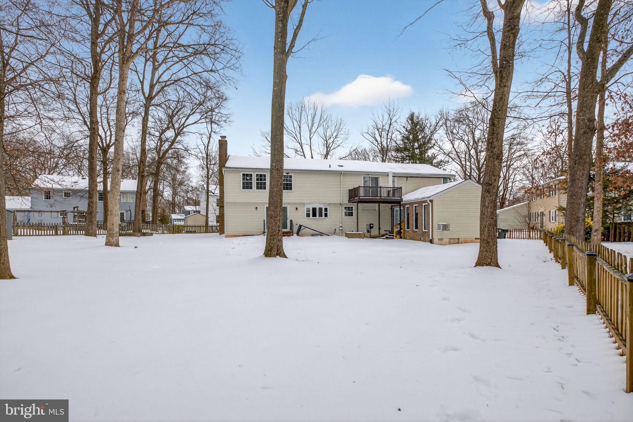 COUNTRY CLUB LAKE - Residential