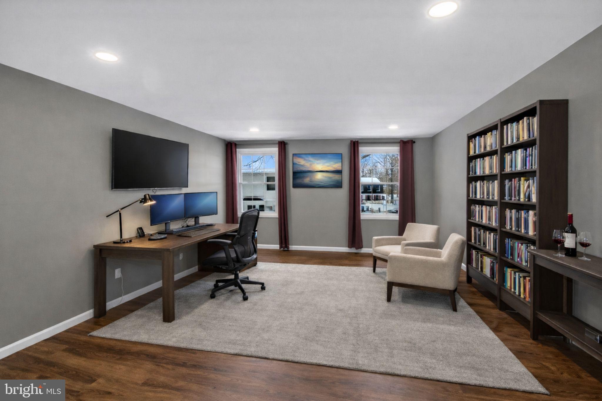 COUNTRY CLUB LAKE - Residential