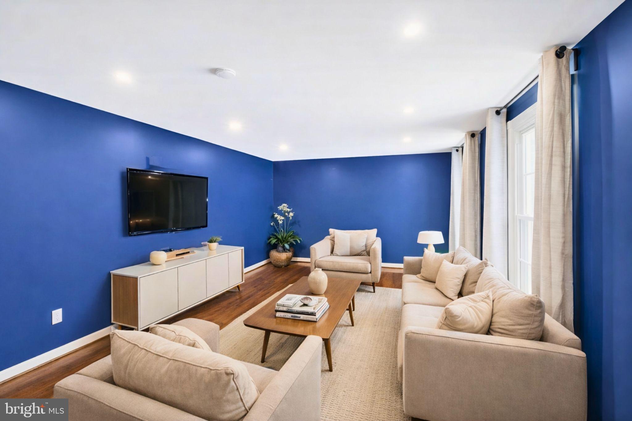 COUNTRY CLUB LAKE - Residential