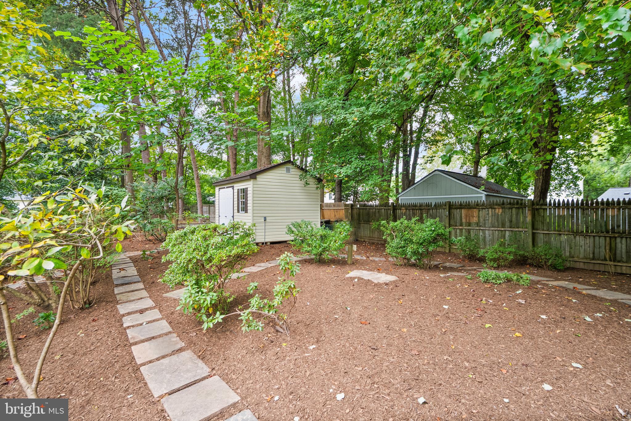 UNIVERSITY SQUARE - Residential