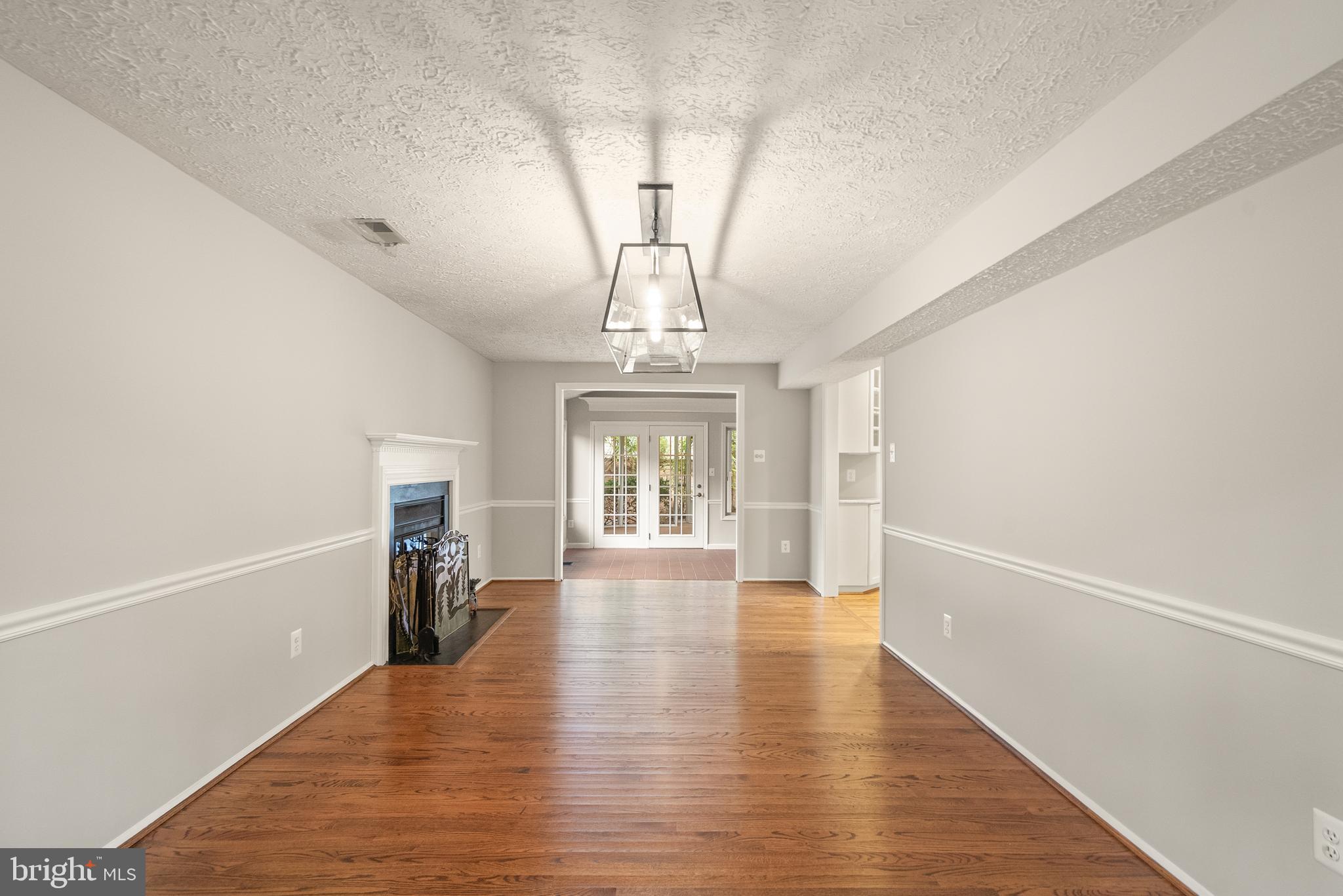 UNIVERSITY SQUARE - Residential