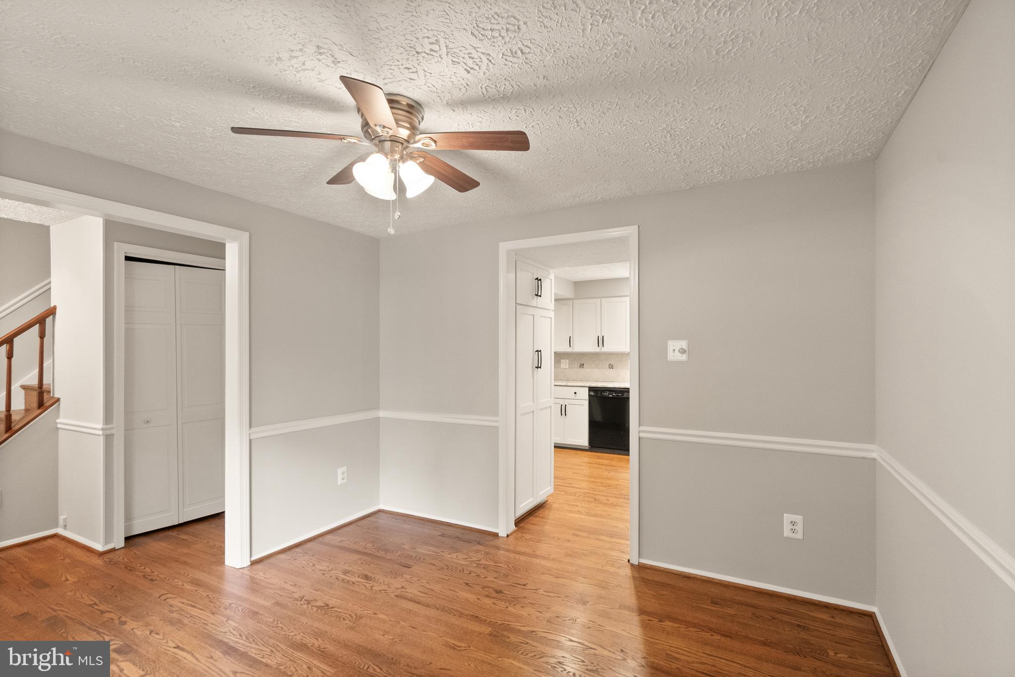 UNIVERSITY SQUARE - Residential