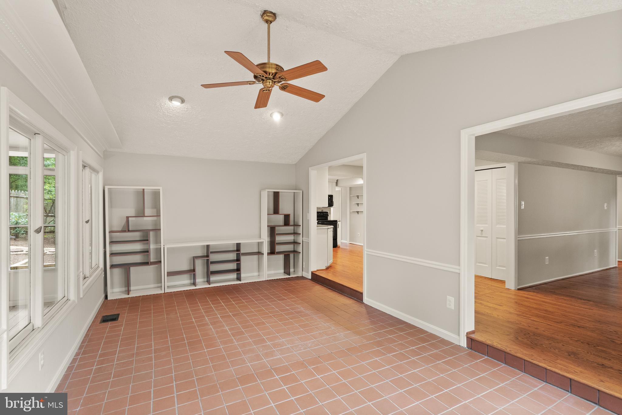 UNIVERSITY SQUARE - Residential