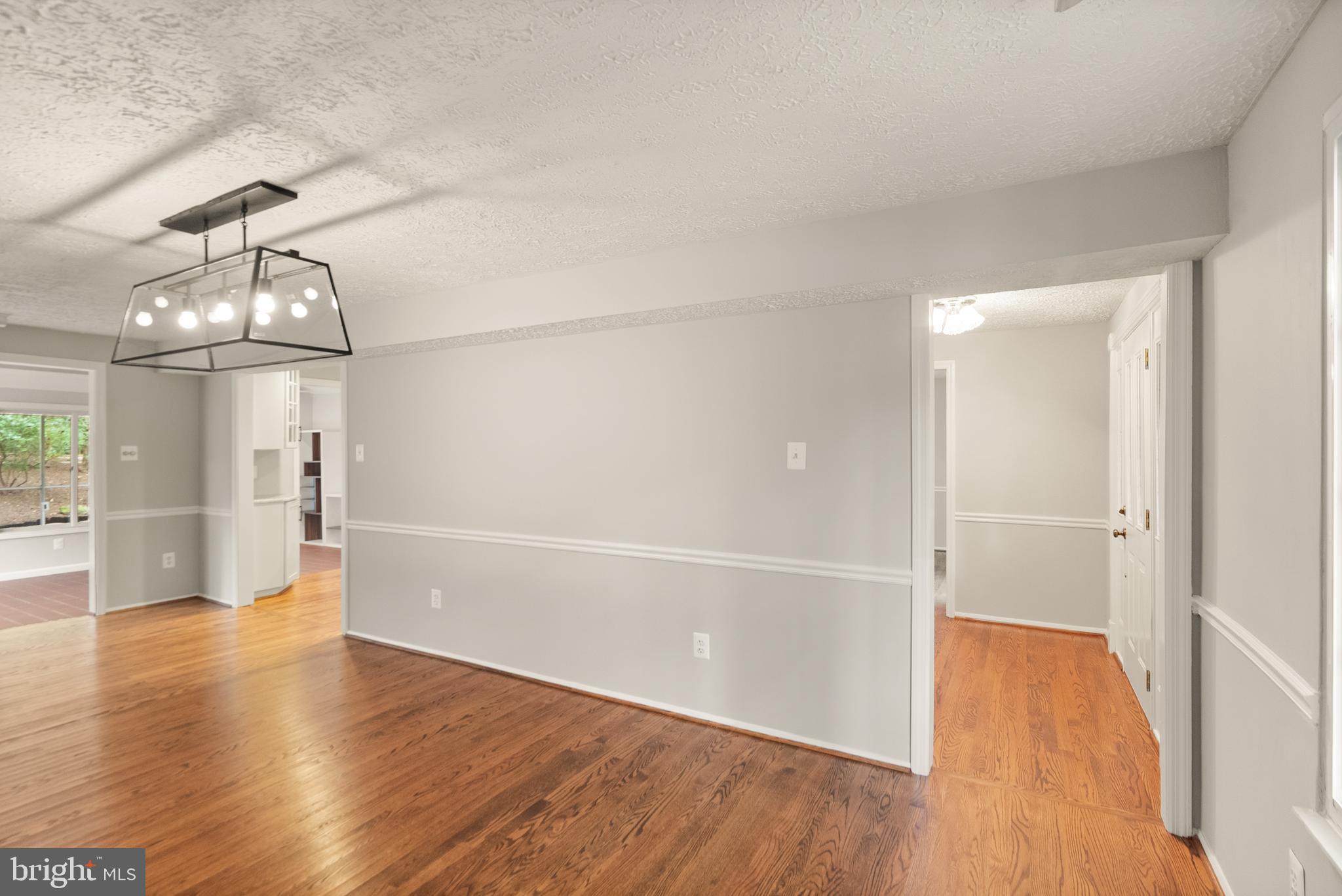 UNIVERSITY SQUARE - Residential