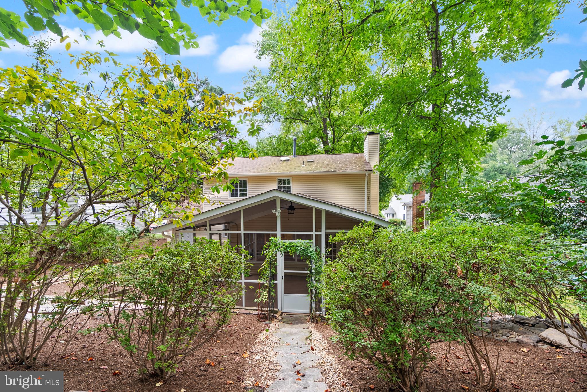 UNIVERSITY SQUARE - Residential