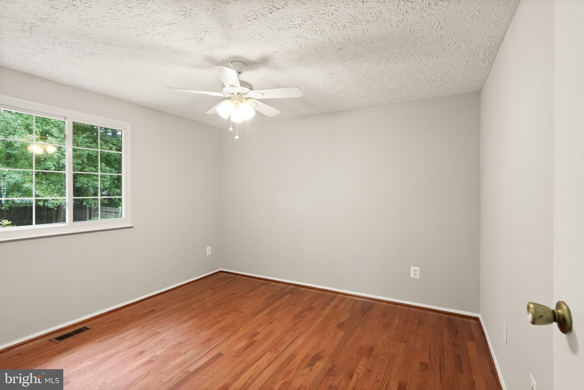 UNIVERSITY SQUARE - Residential