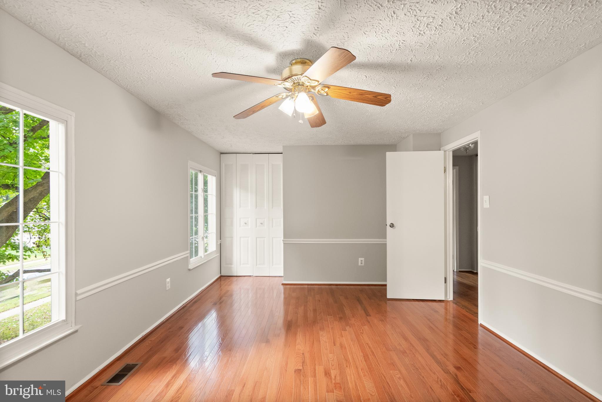 UNIVERSITY SQUARE - Residential