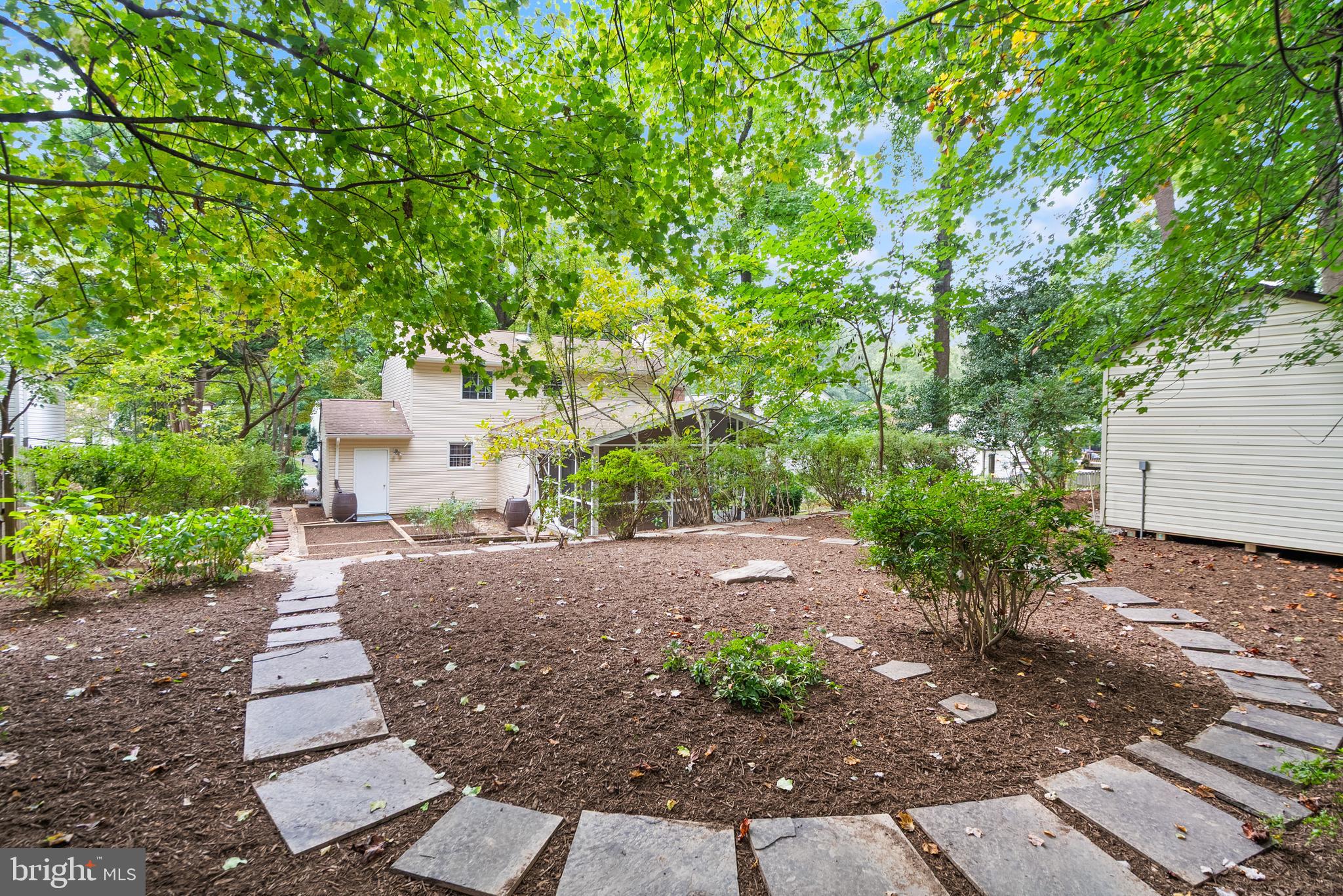 UNIVERSITY SQUARE - Residential