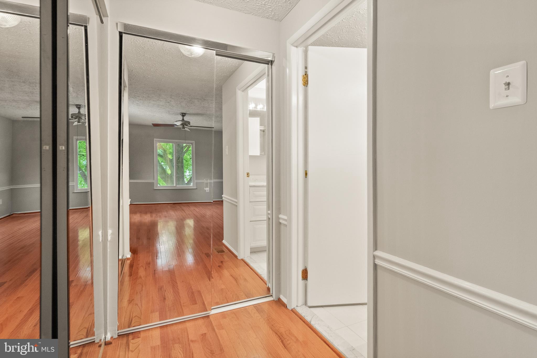 UNIVERSITY SQUARE - Residential