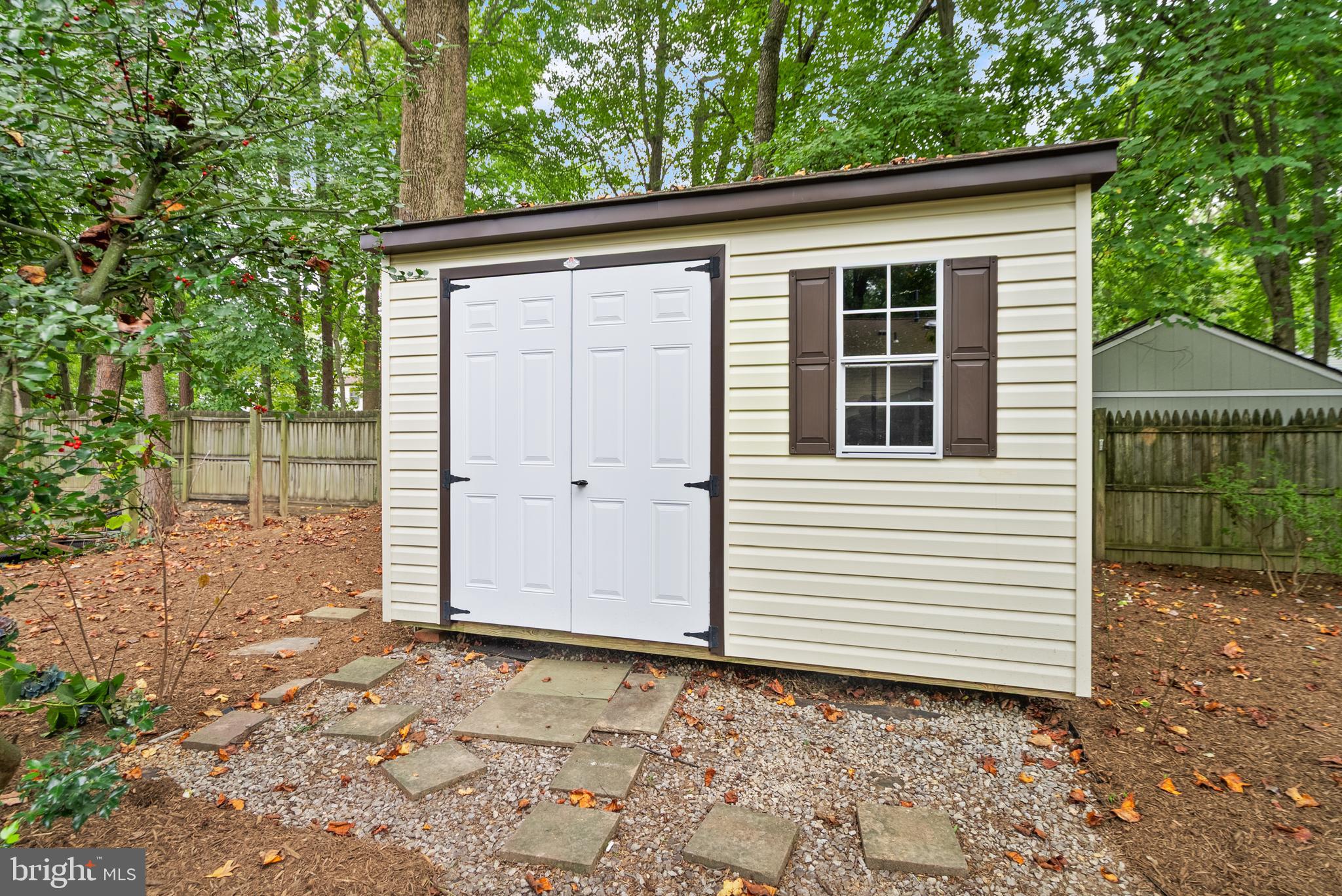 UNIVERSITY SQUARE - Residential