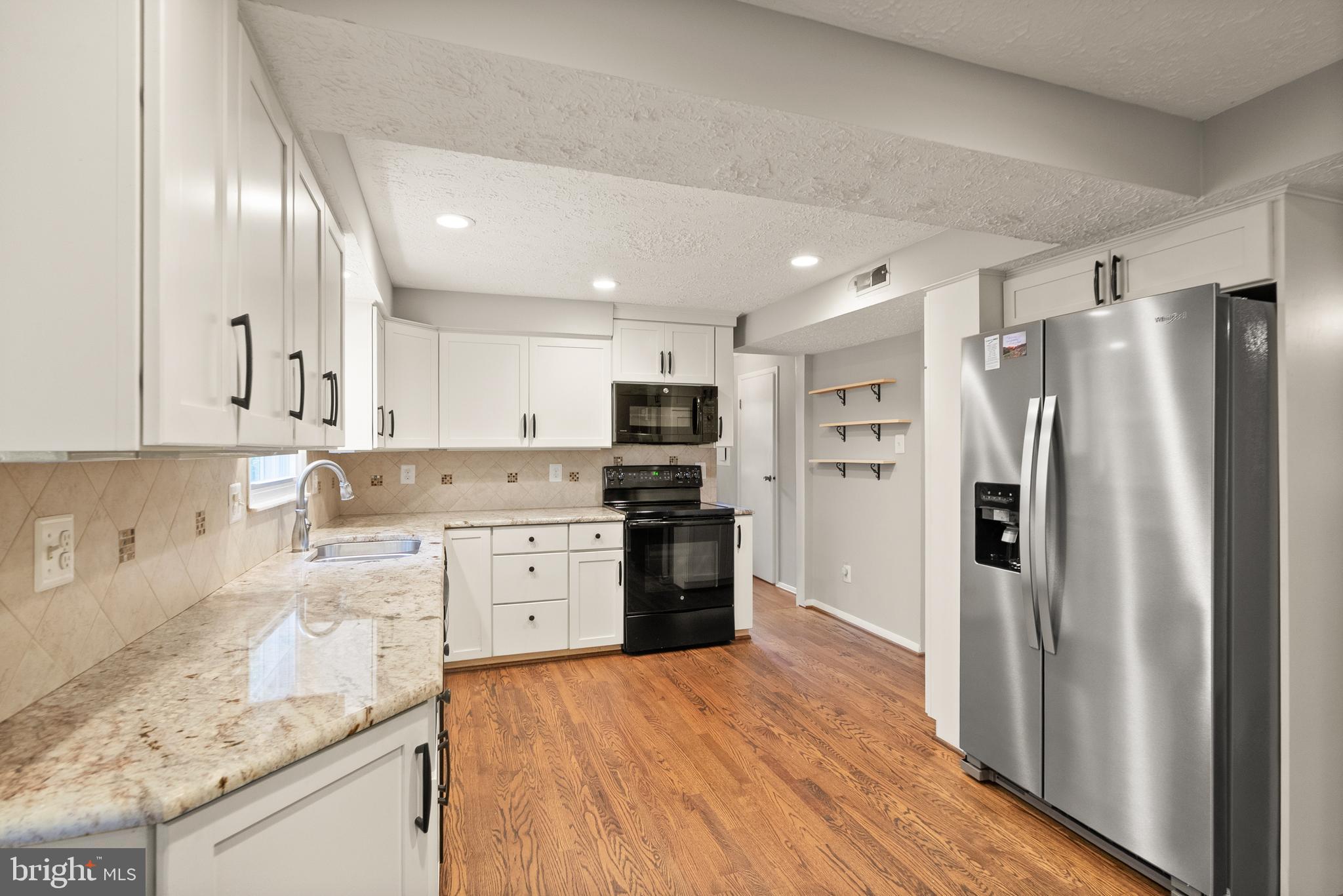 UNIVERSITY SQUARE - Residential