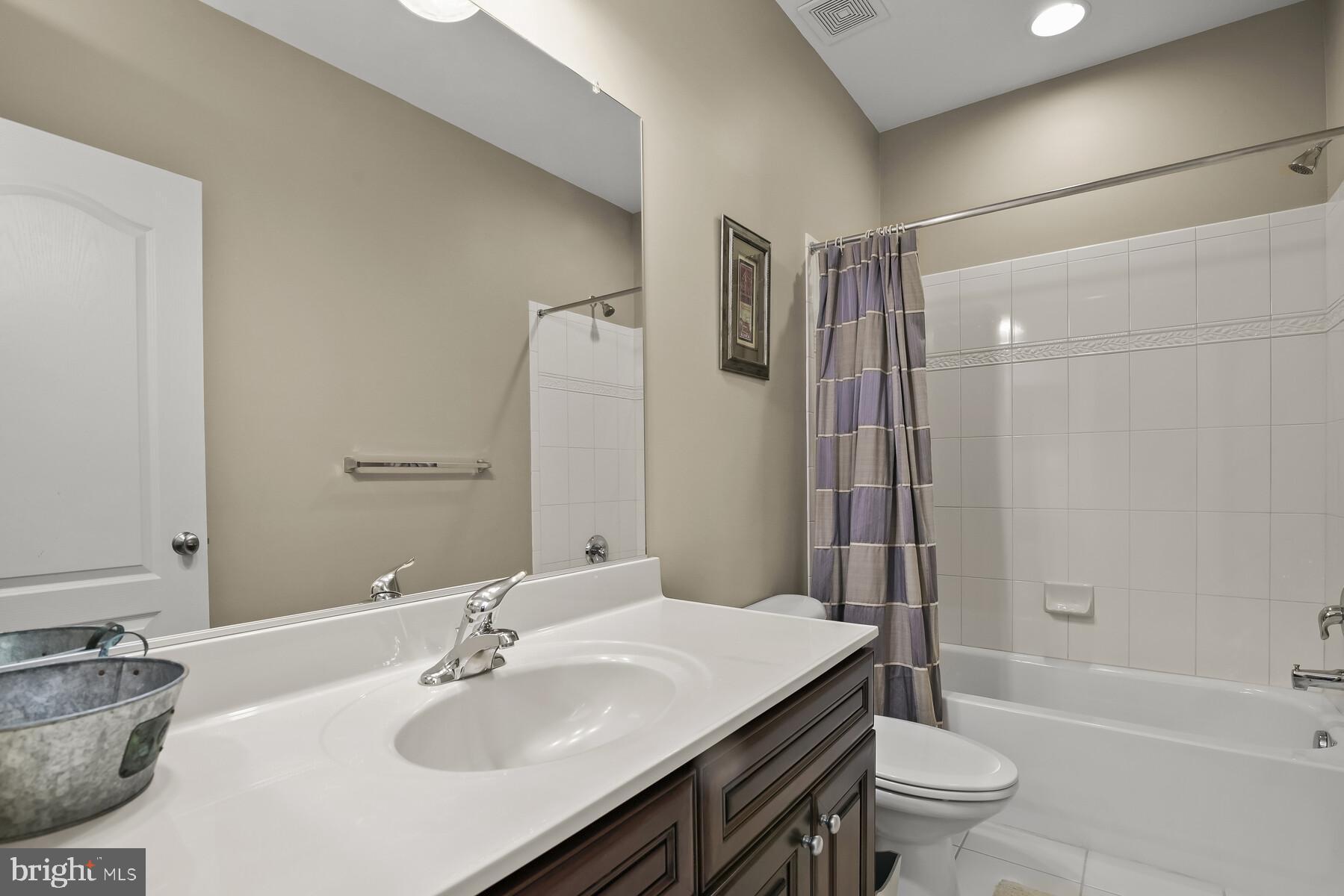 ST JAMES - Residential