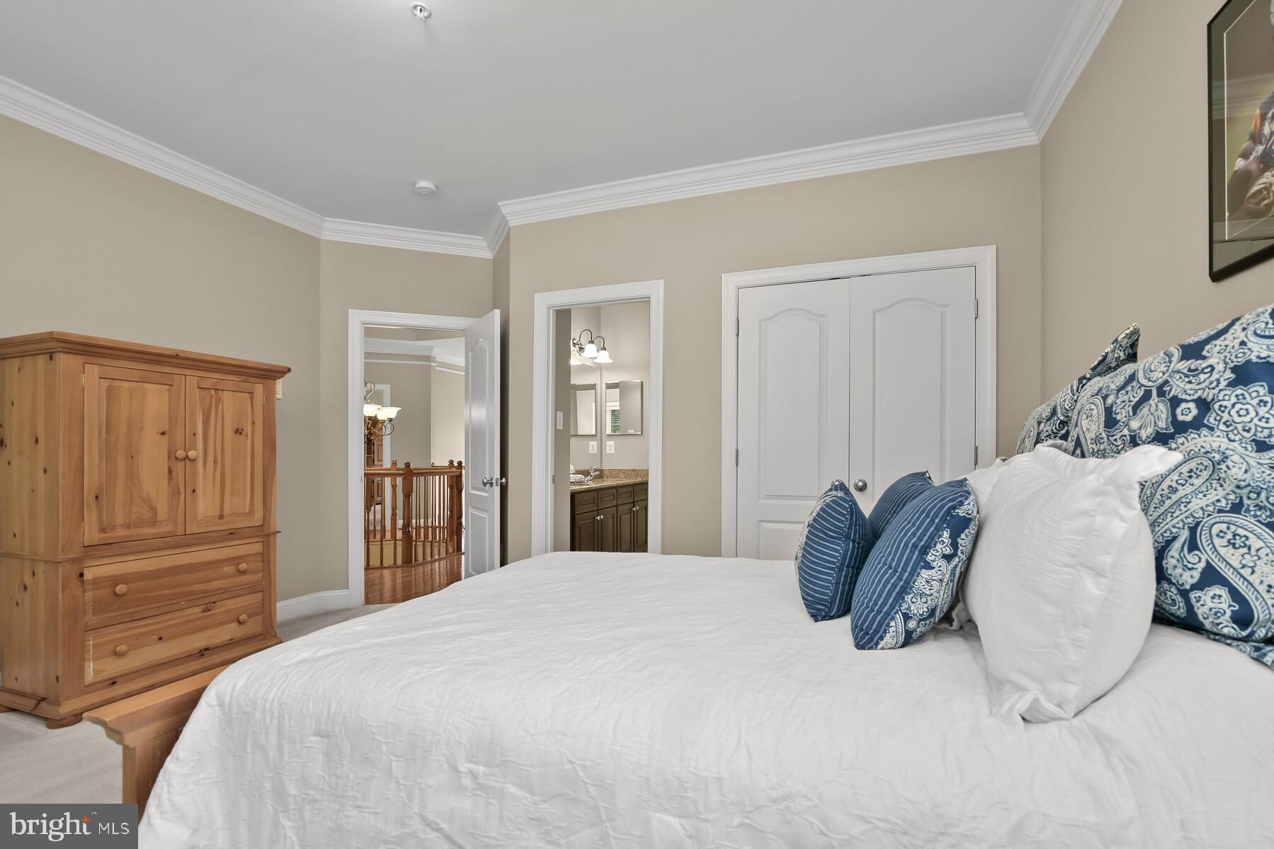 ST JAMES - Residential