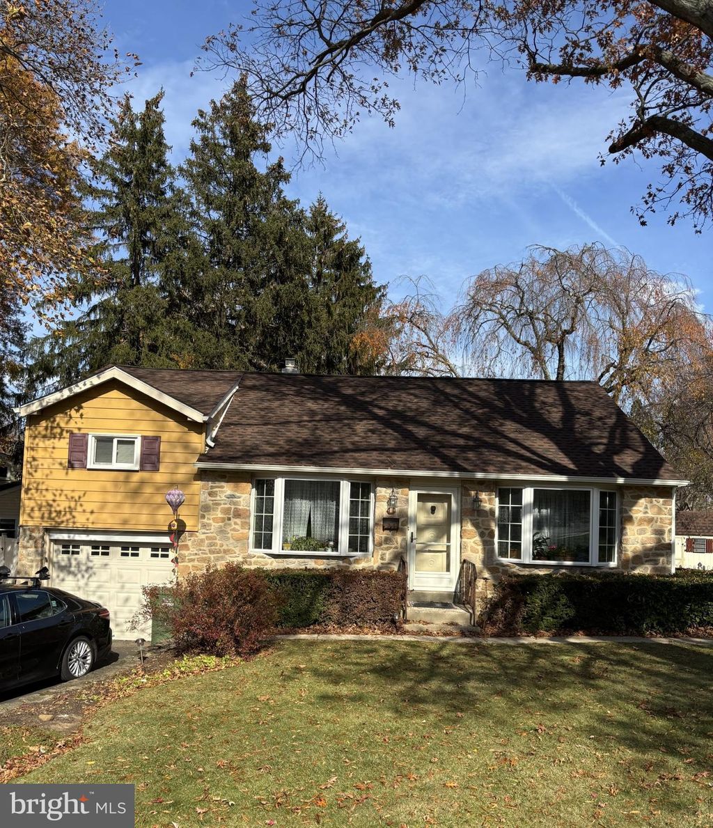 Photo of 25 Northview Drive, GLENSIDE, PA 19038 (MLS # PAMC2161500)