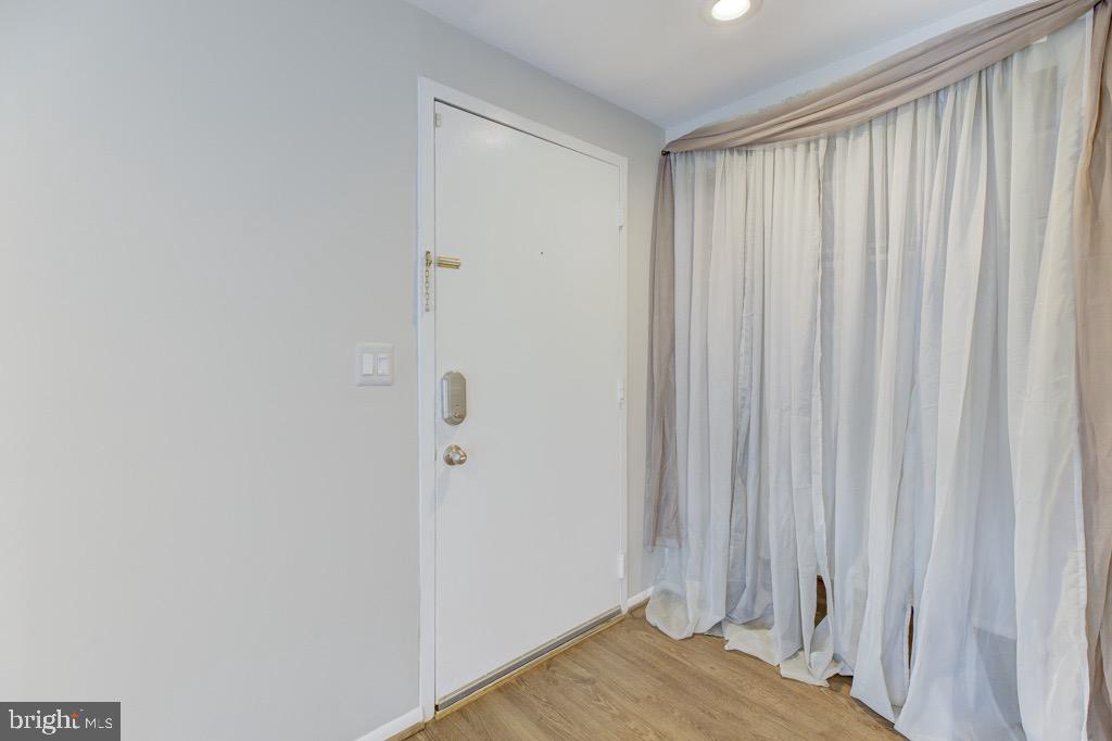 FARMINGDALE - Residential