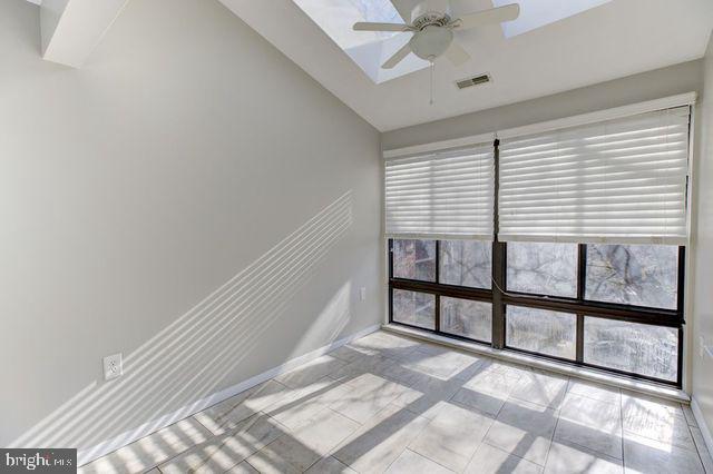 FARMINGDALE - Residential