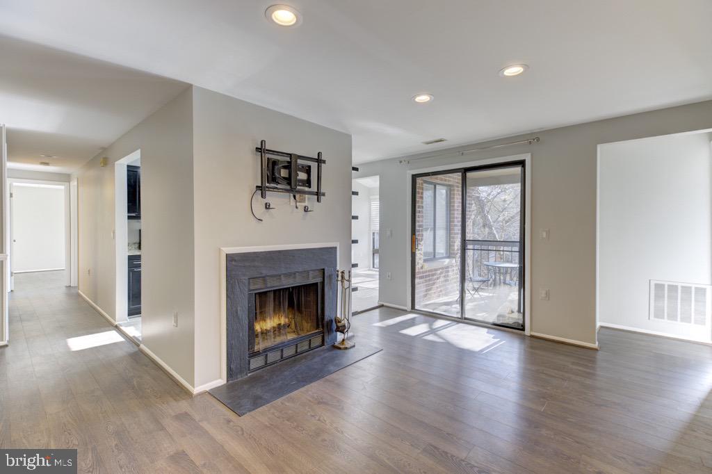 FARMINGDALE - Residential