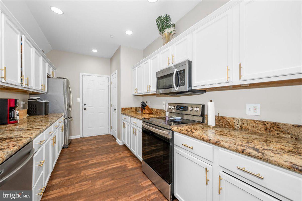 HAMPSHIRE HALL CONDO - Residential