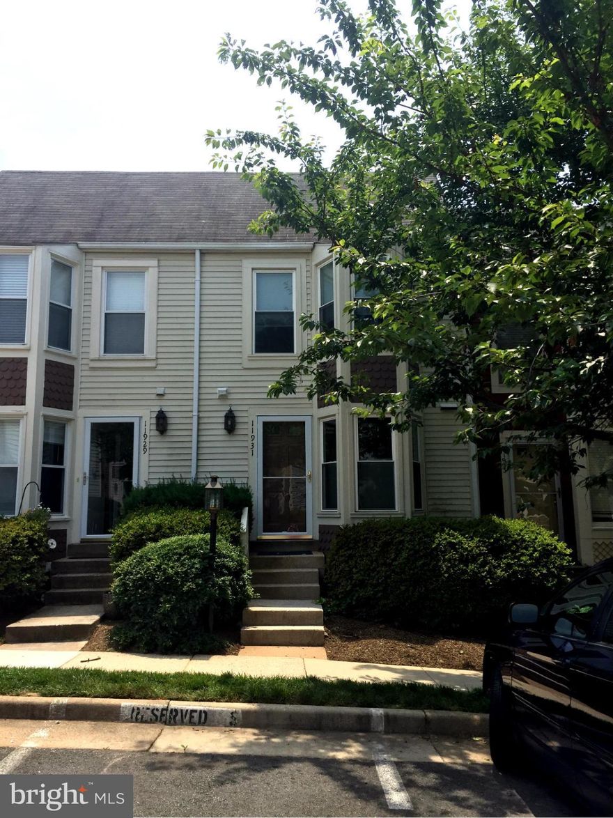 Gorgeous, elegant 2BR/2.5 bath TH! Updates everywhere: hardwood floors on main and top level, granite counters, SS appliances, marble and granite in bath, new deck, extended bump out dining nook. Fireplace in the LR makes it cozy and the deck extends the entertainment area of the home. 1.5 Blocks from Trader Joes! 2 incomes to qual, 600+ credit, pets by case w/rent.Close to FFCPkwy, 7, 267!